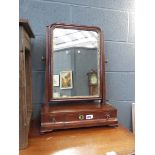 Georgian mahogany toilet mirror with drawers under