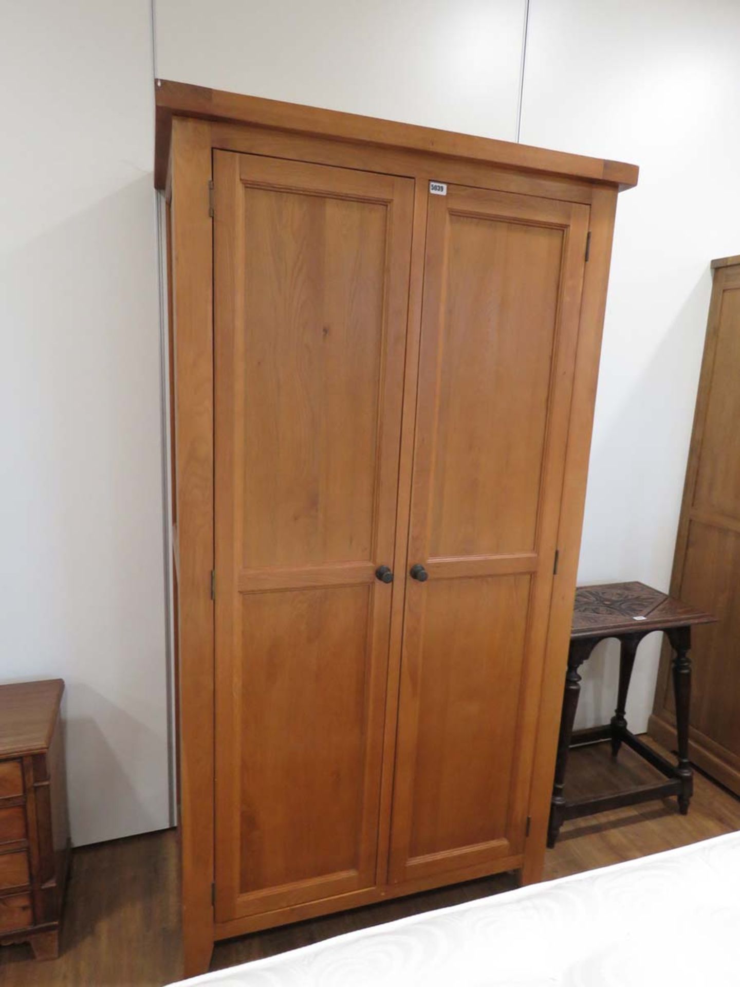 Oak 2 door wardrobe