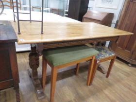 Oak refectory table on bulbous supports