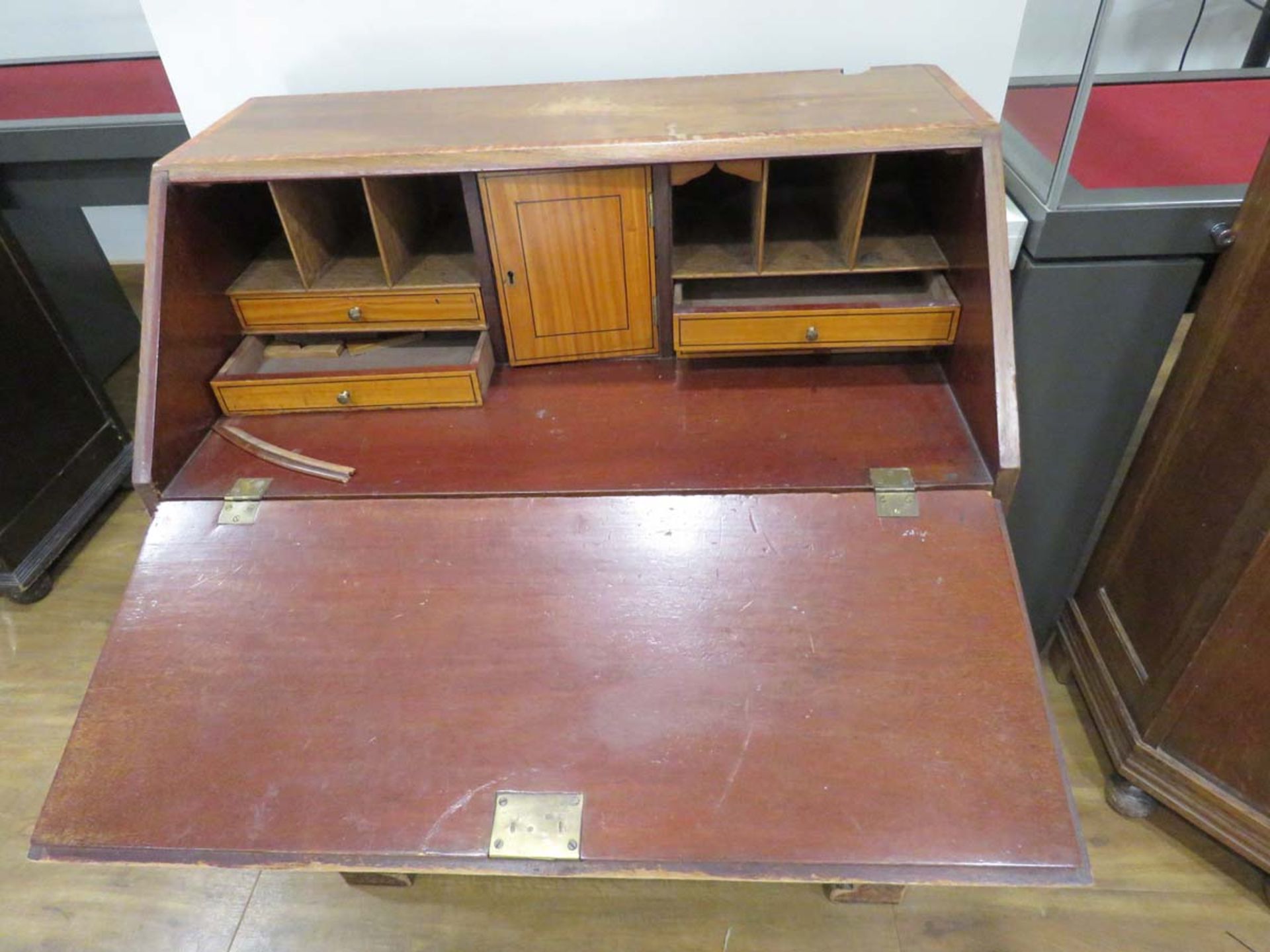 Inlaid bureau - Image 2 of 2