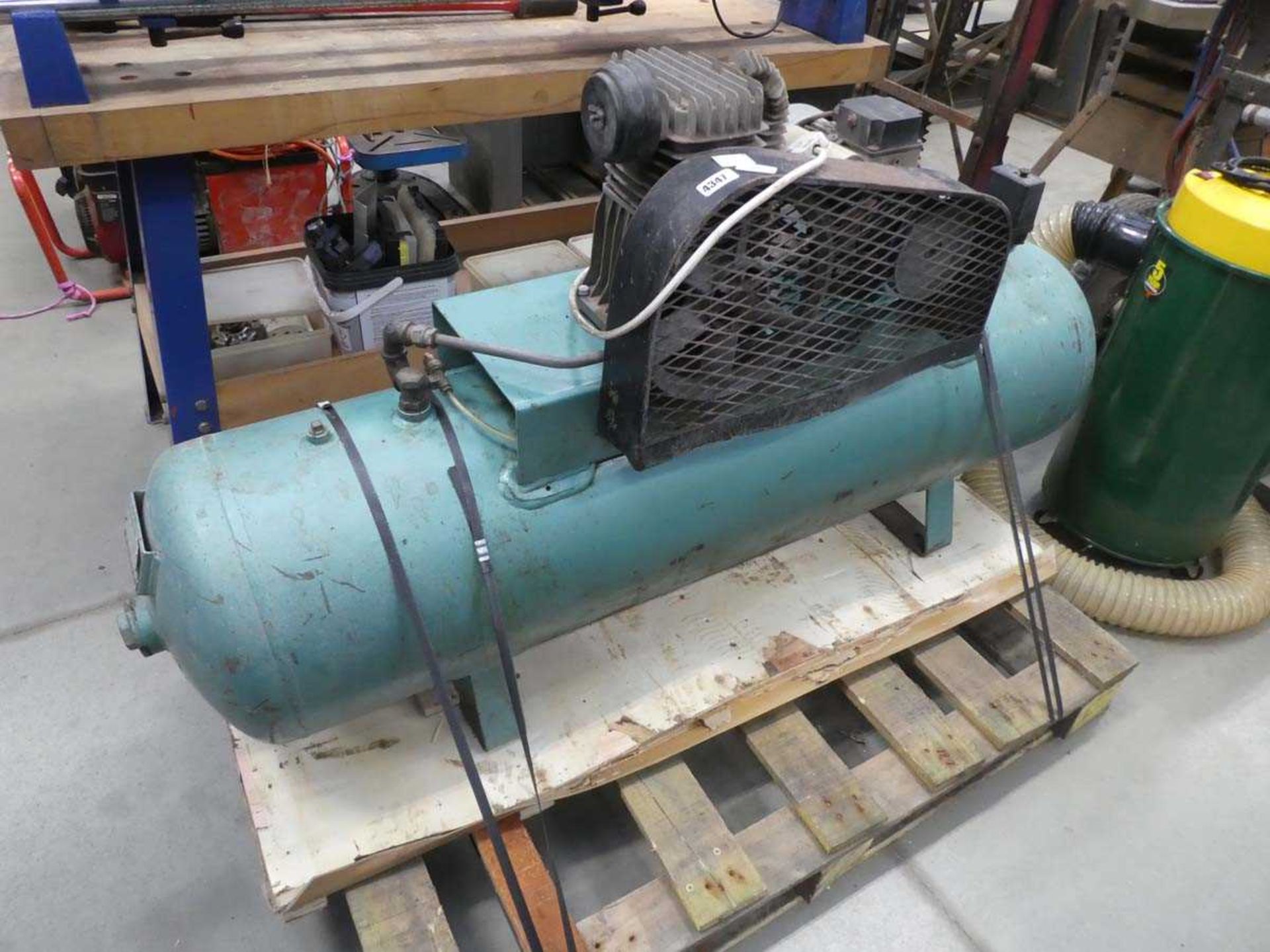 Large receiver mounted air compressor