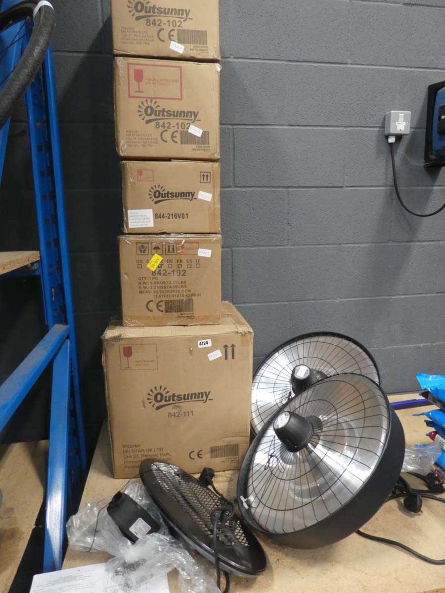 Quantity of assorted patio heaters