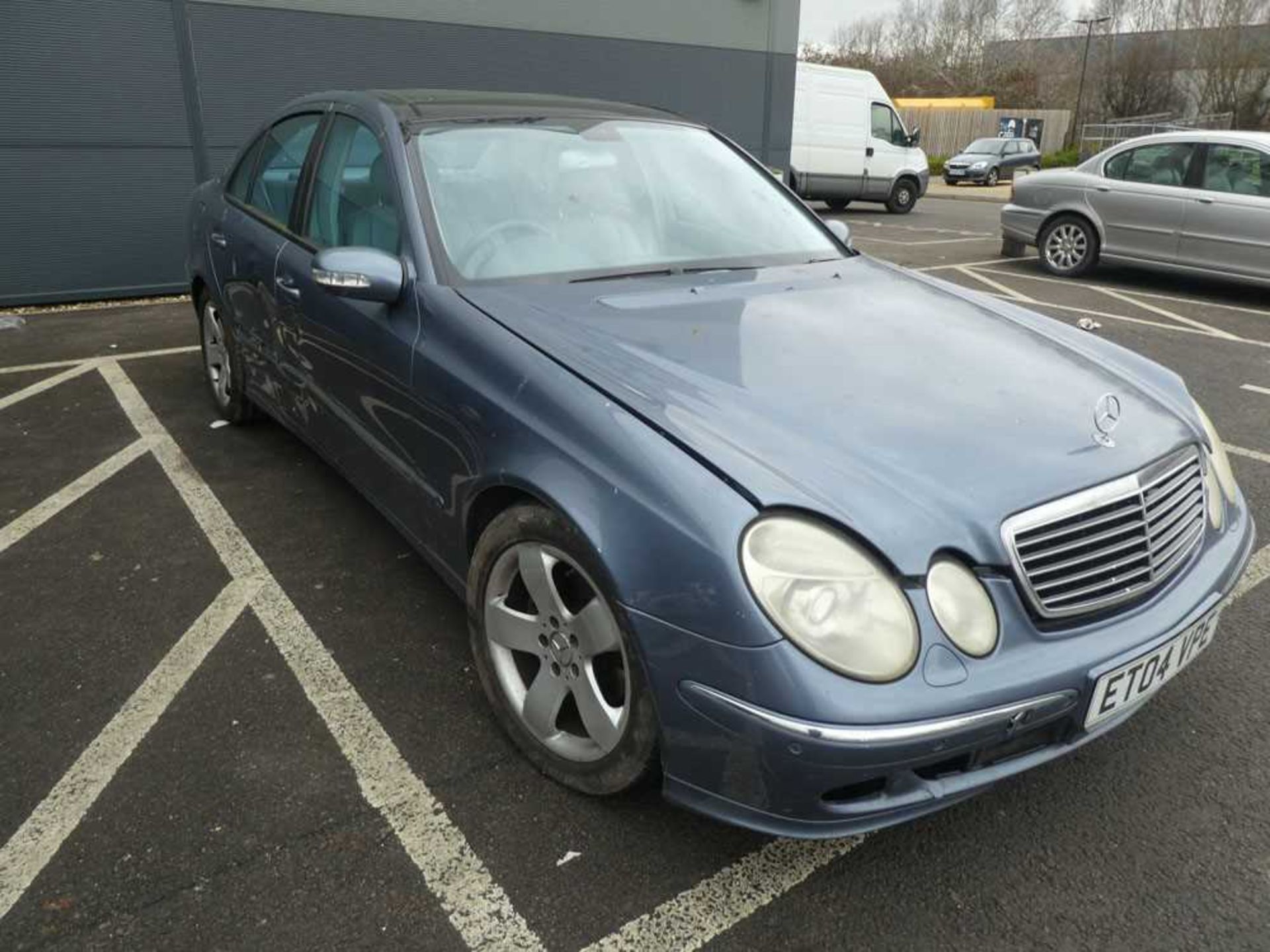 ET04 VPE (2004) Mercedes E240 Avantgarde Auto saloon, in blue, 2597cc, petrol, first registered 12/ - Image 3 of 14