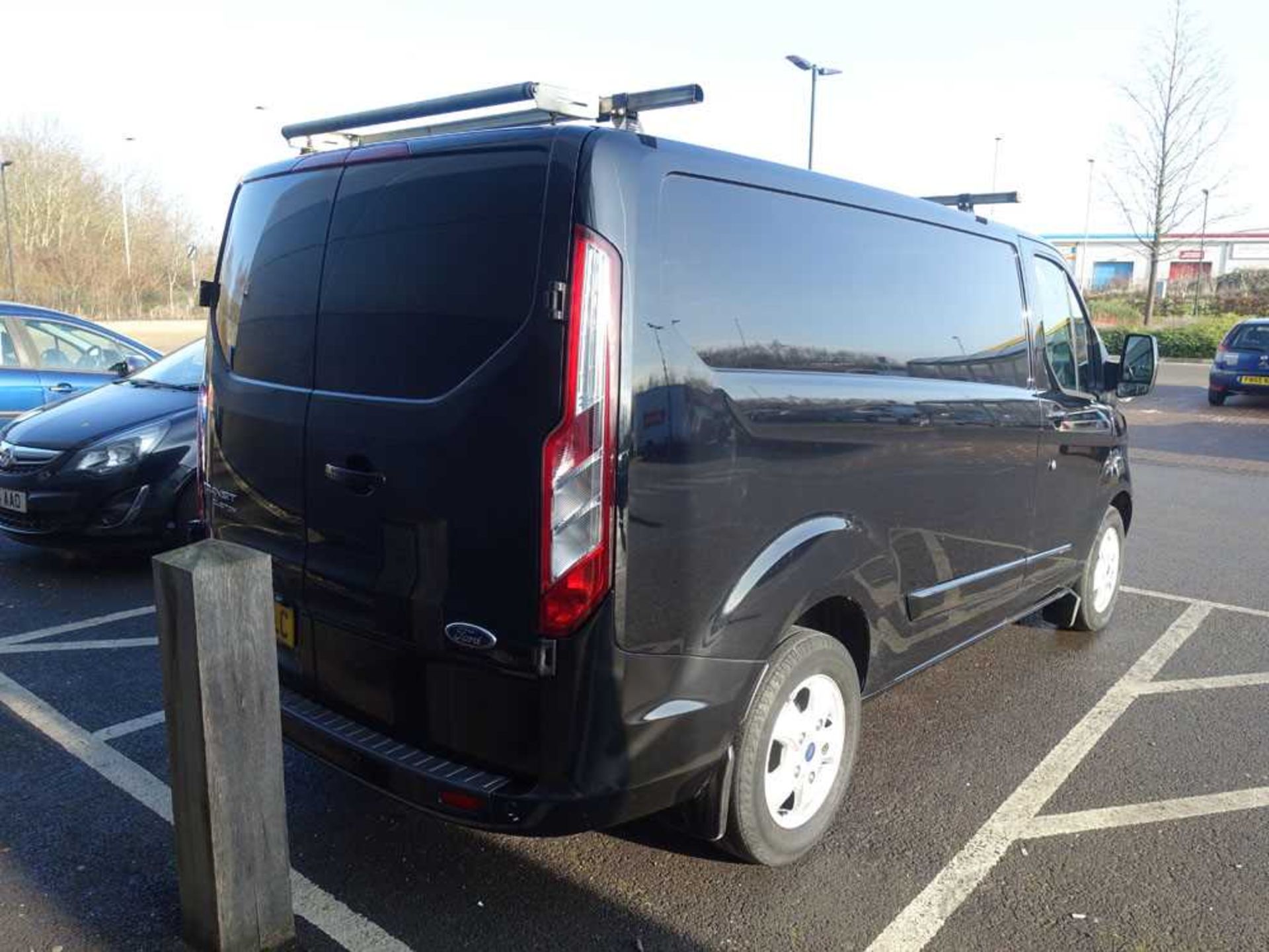 EJ17 VLC (May 2017) Ford Transit Custom 290 Limited 2.0 TDCi 170ps diesel panel van in black, 6 - Image 5 of 12