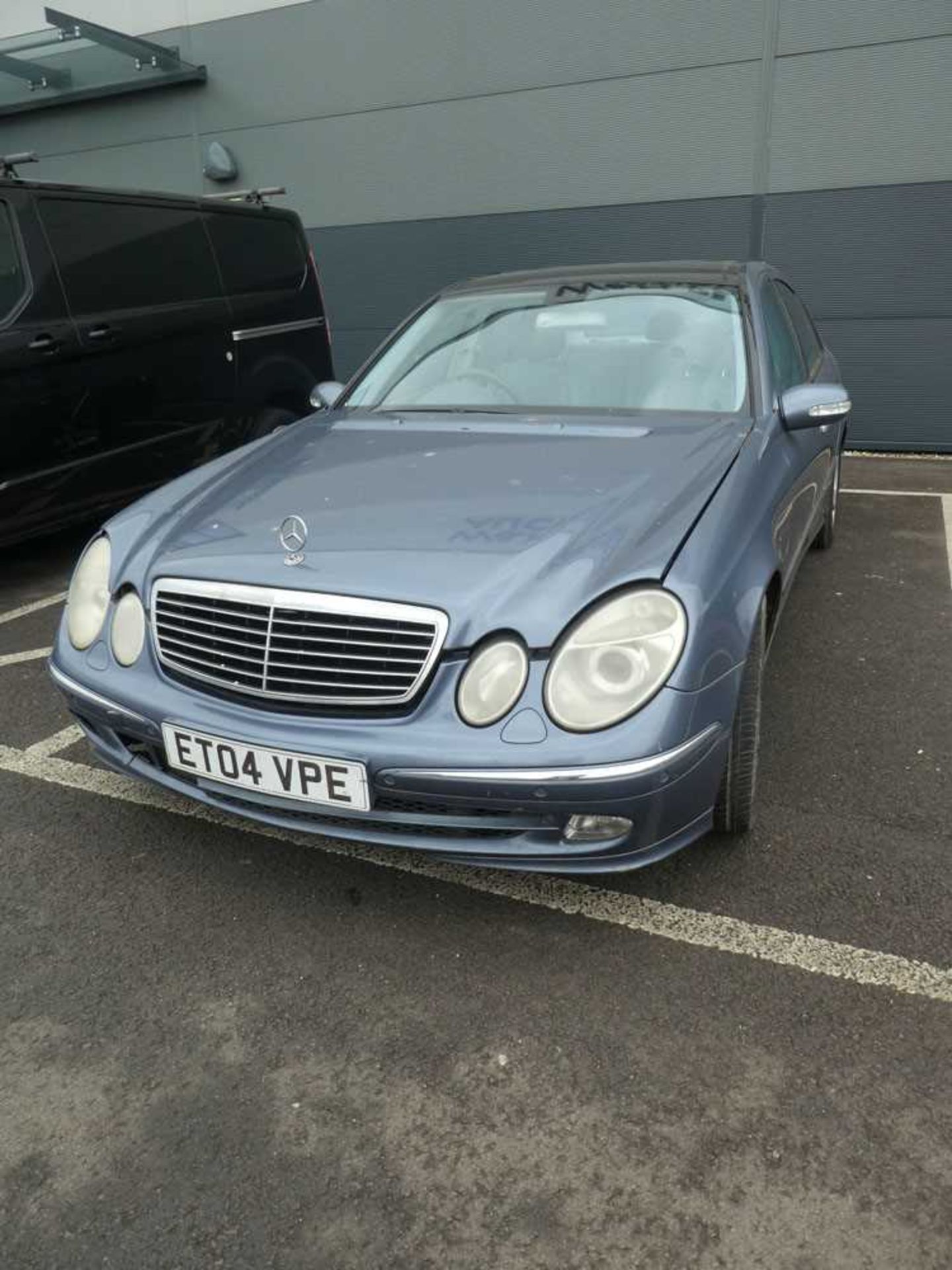 ET04 VPE (2004) Mercedes E240 Avantgarde Auto saloon, in blue, 2597cc, petrol, first registered 12/