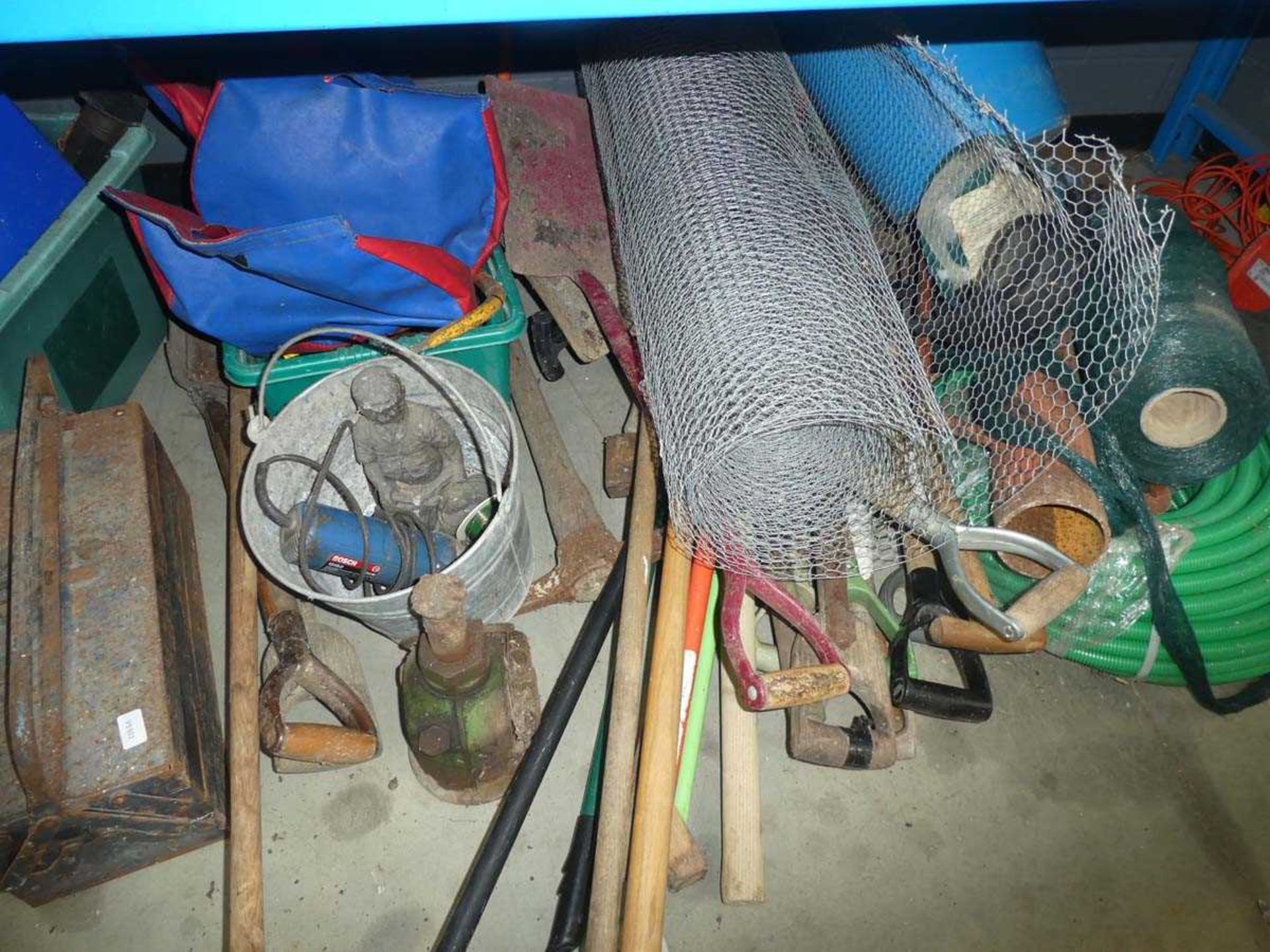 3 quarters of an underbay containing chicken wire, hose, leaf blower, garden tools, jacks, pickaxes, - Image 4 of 6