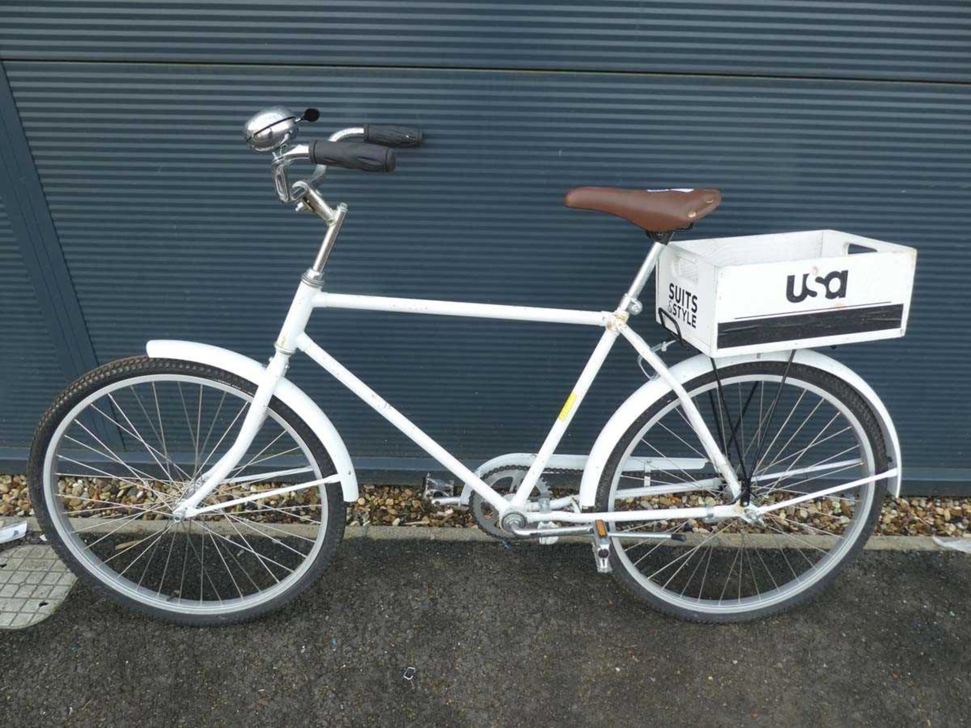 White vintage gents bike with back box