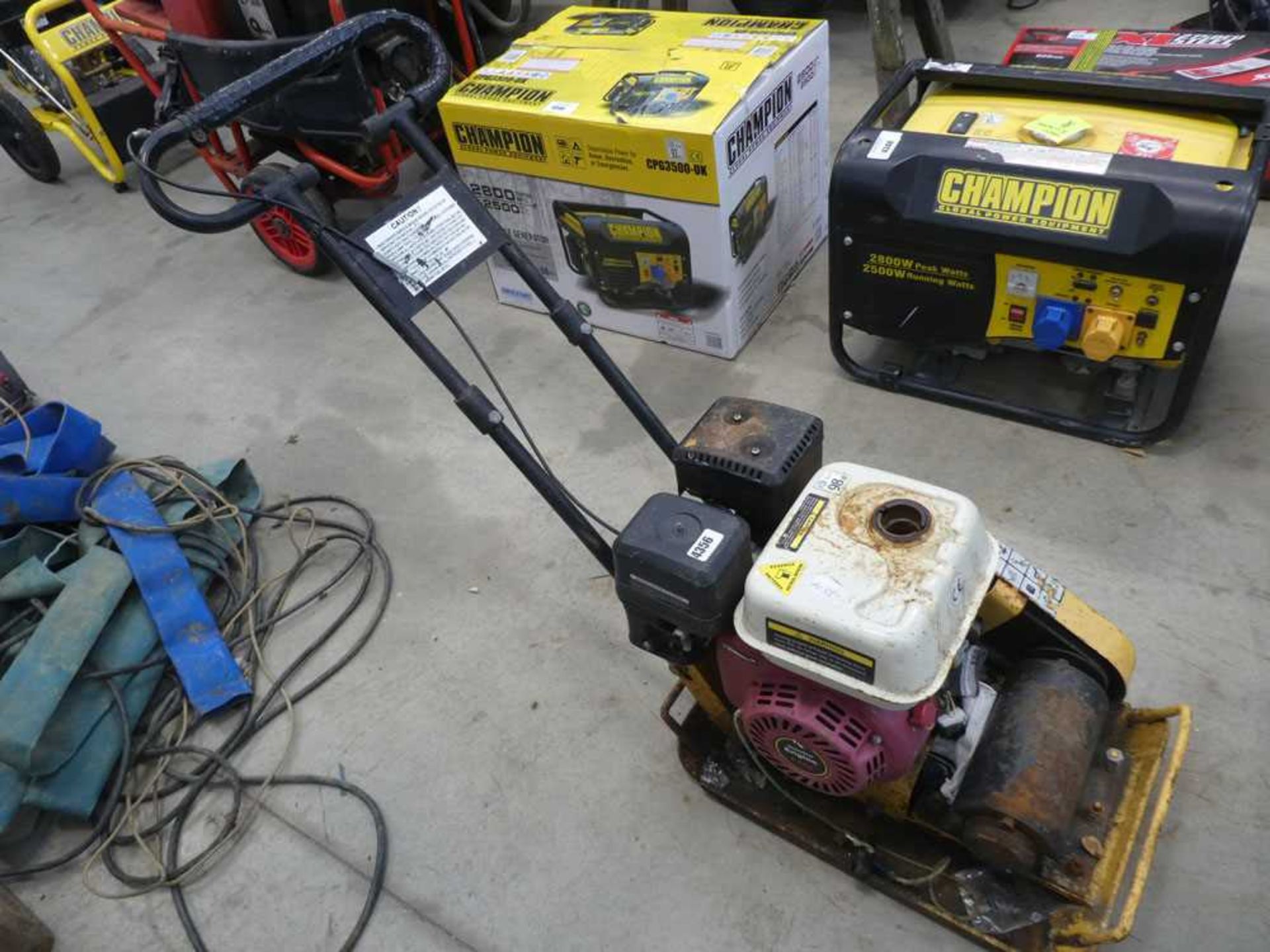 Yellow and black wacker plate (no fuel cap)