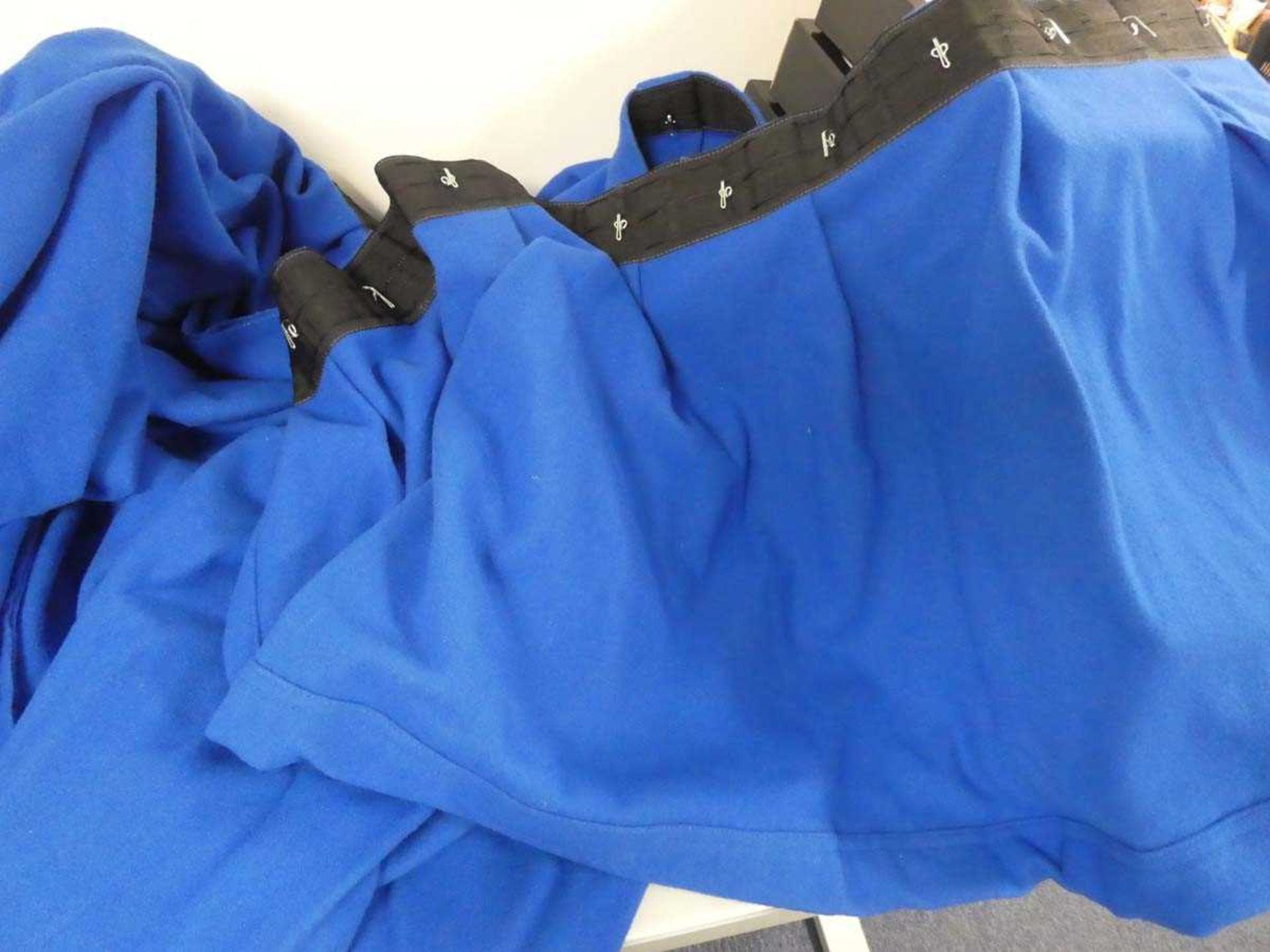 +VAT 2 x chromakey wool hemmed masking drapes (ultra blue) for audio/visual studios (sizes: 1.550m x