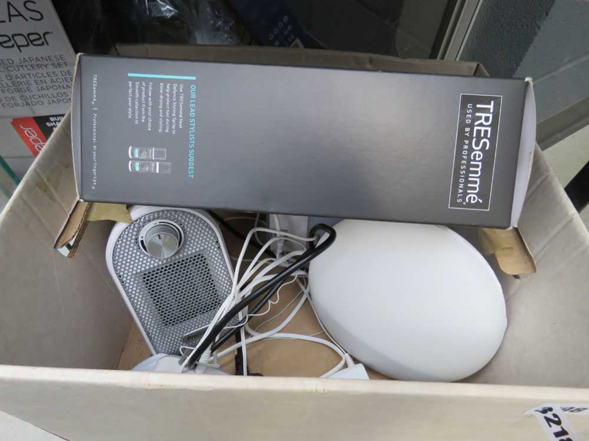 Tresemme hair dryer, 2 lamps and speaker