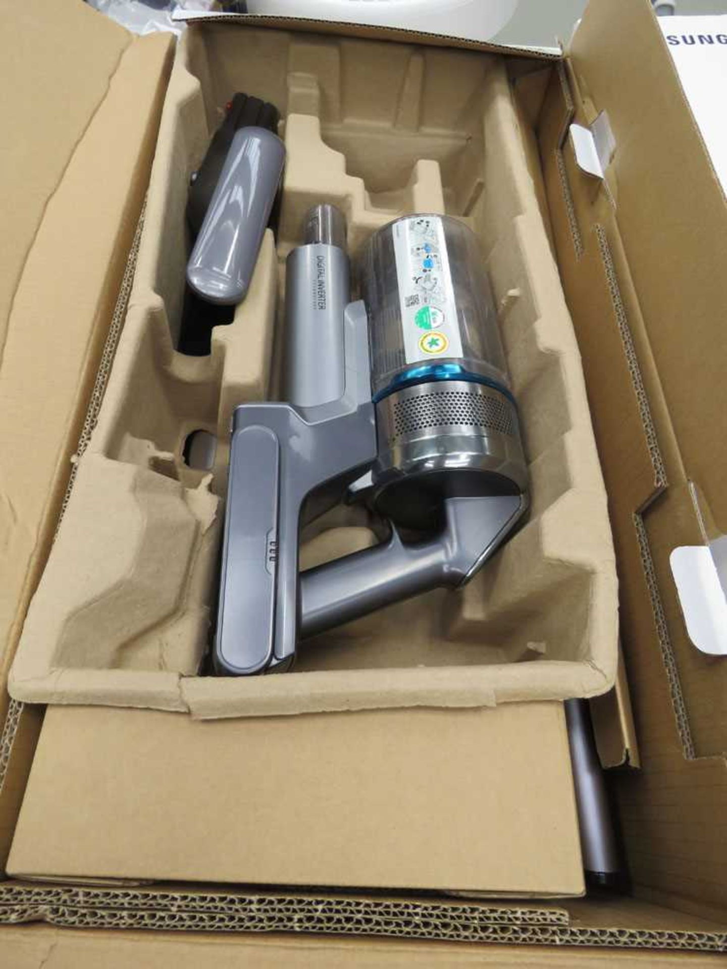 +VAT Samsung power stick jet V79000 vacuum cleaner in box - Image 2 of 2