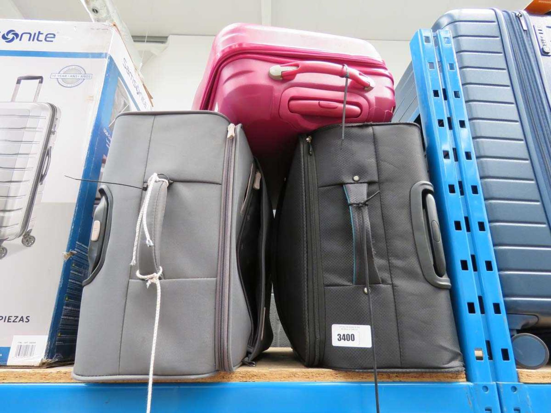 +VAT 3 assorted suitcases