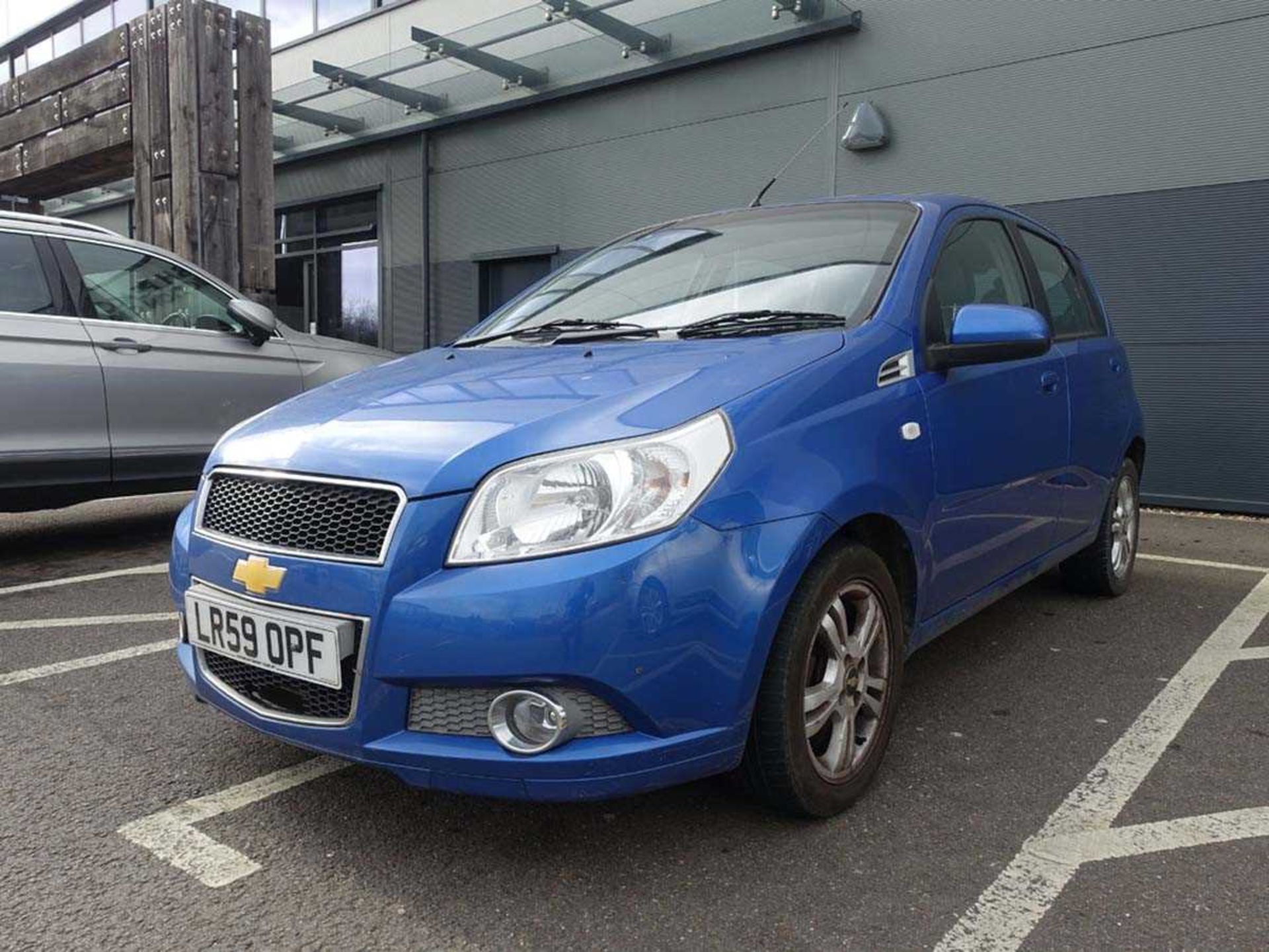 LR59 0PF (2009) Chevrolet Aveo LT Auto in blue, 5 door hatchback, petrol, 1399cc, V5 and two keys, 4 - Image 2 of 10