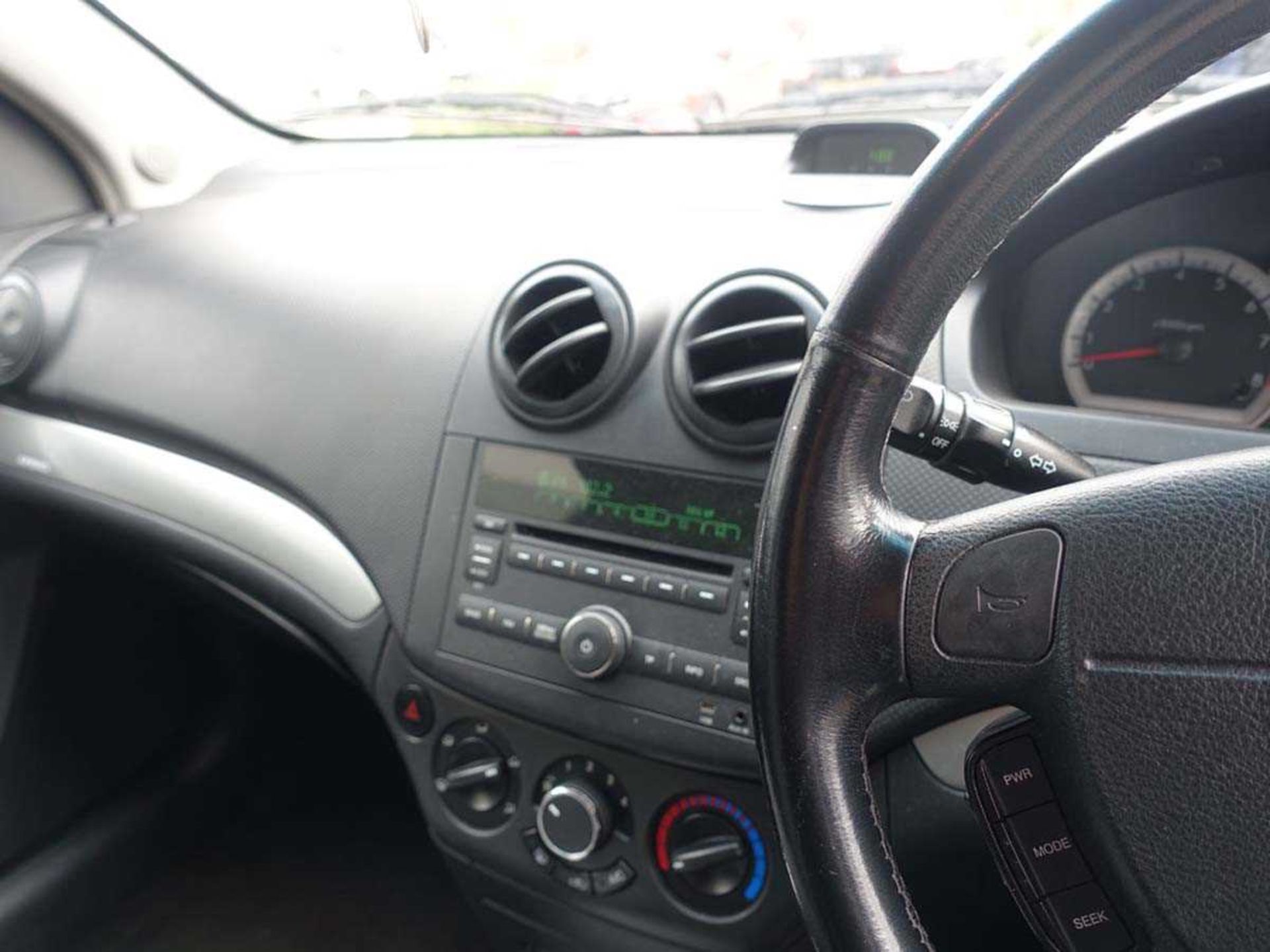 LR59 0PF (2009) Chevrolet Aveo LT Auto in blue, 5 door hatchback, petrol, 1399cc, V5 and two keys, 4 - Image 9 of 10