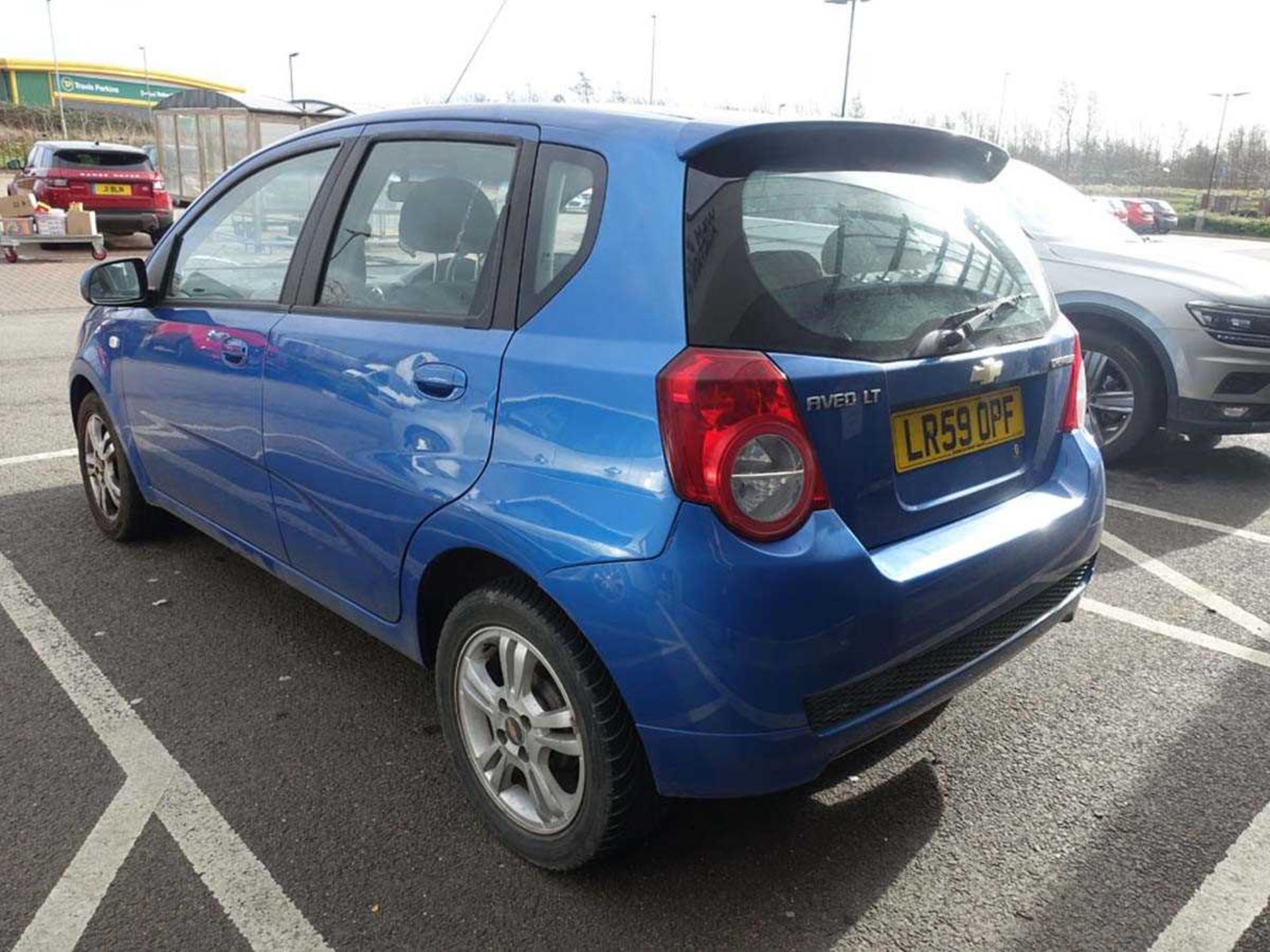 LR59 0PF (2009) Chevrolet Aveo LT Auto in blue, 5 door hatchback, petrol, 1399cc, V5 and two keys, 4 - Image 3 of 10