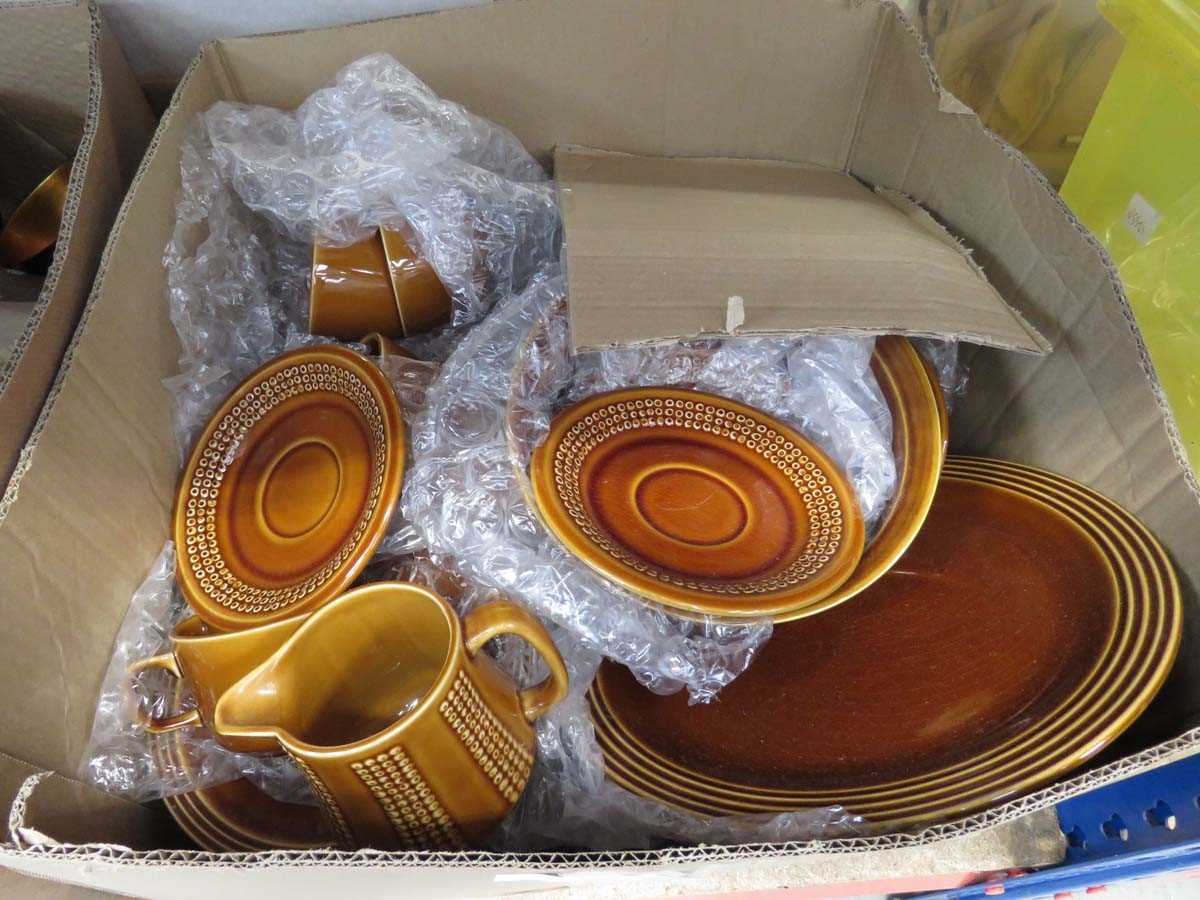 Box containing a qty of Hornsea Heirloom patterned crockery