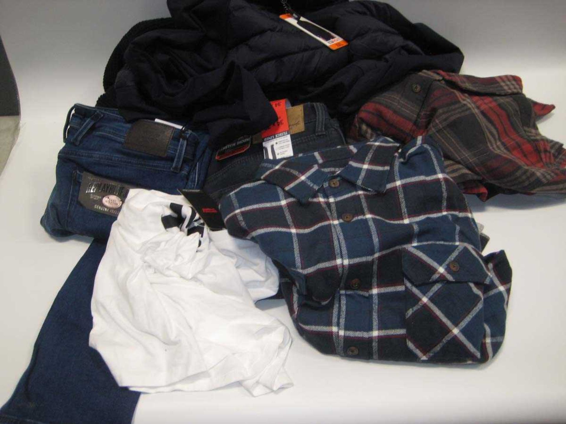 +VAT Bag containing gents clothing inc. check shirts, thermal vests, jeans, and XXL 32Degree