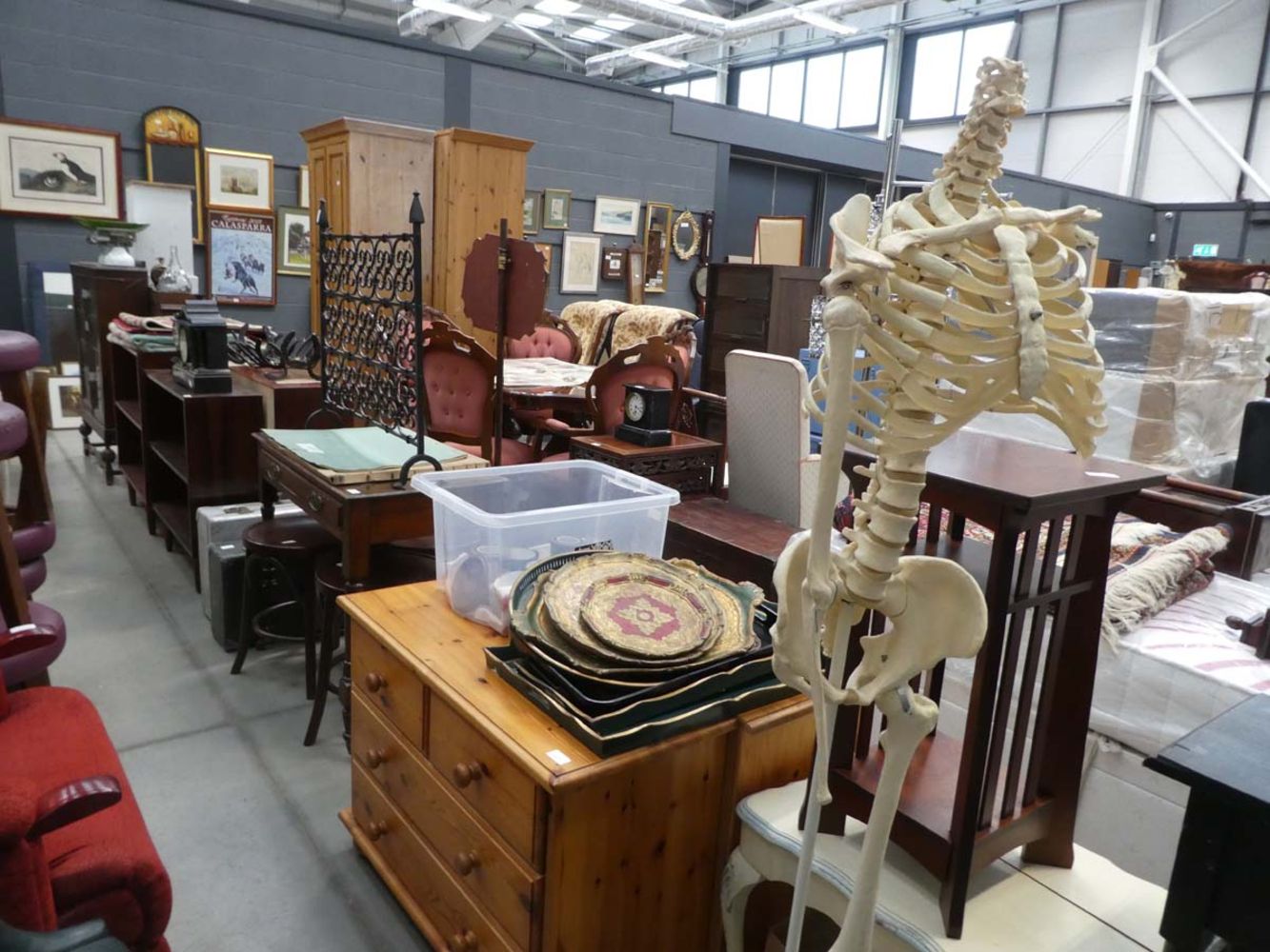 Saleroom 5 Furniture & Effects