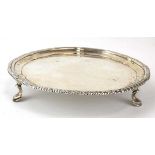 A Georgian Irish silver miniature salver/card tray of circular form with gadrooned border on three