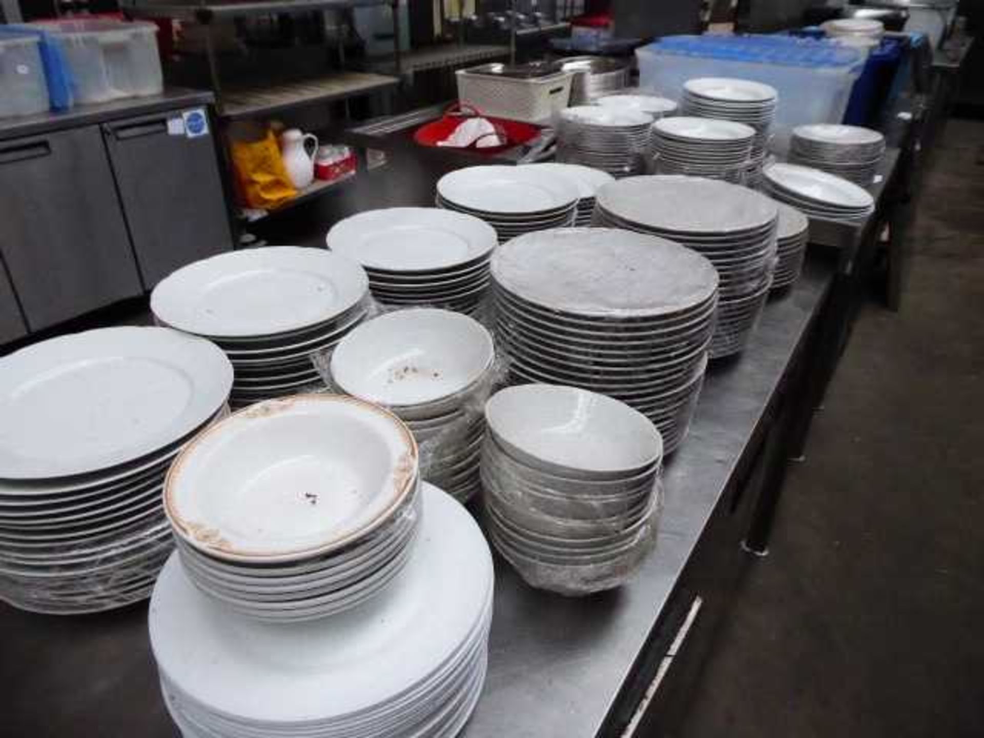 Large quantity of mostly matching crockery including large dinner plates, regular dinner plates,