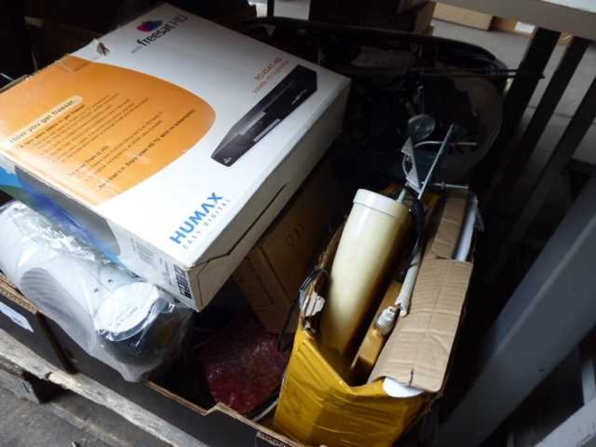 +VAT Pallet of assorted electrical items and IT parts - Image 3 of 3