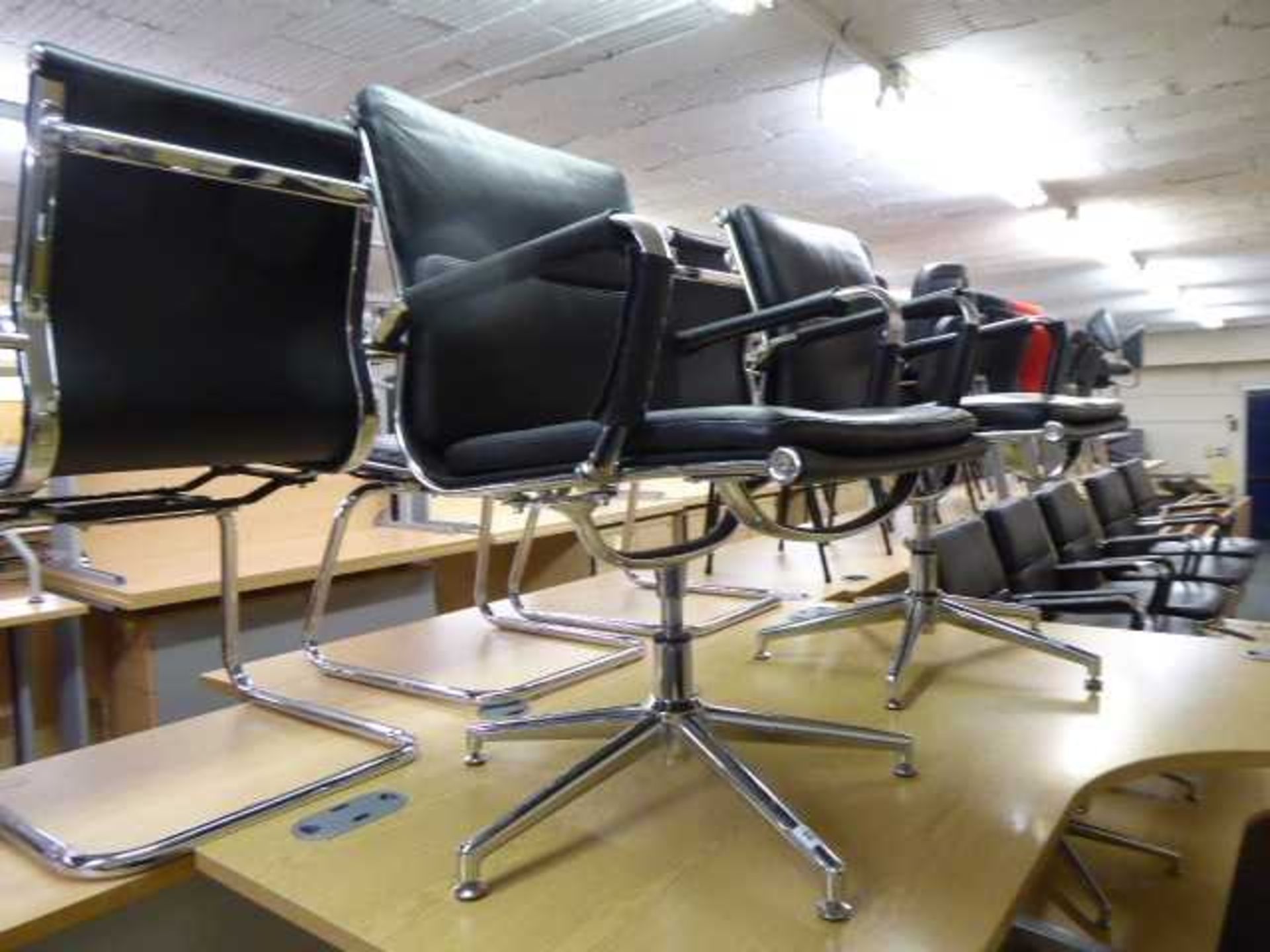 Eames style black soft pad swivel chair with chrome frame - Image 2 of 2