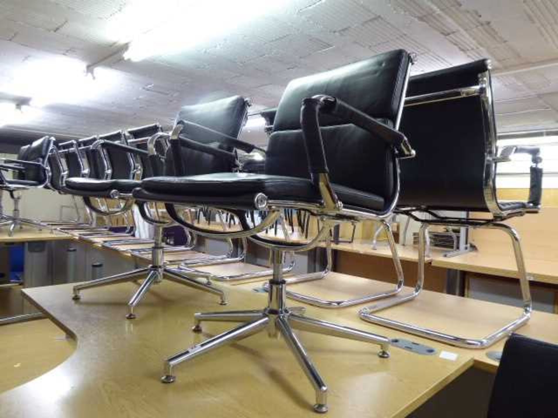 Eames style black soft pad swivel chair with chrome frame - Image 2 of 2