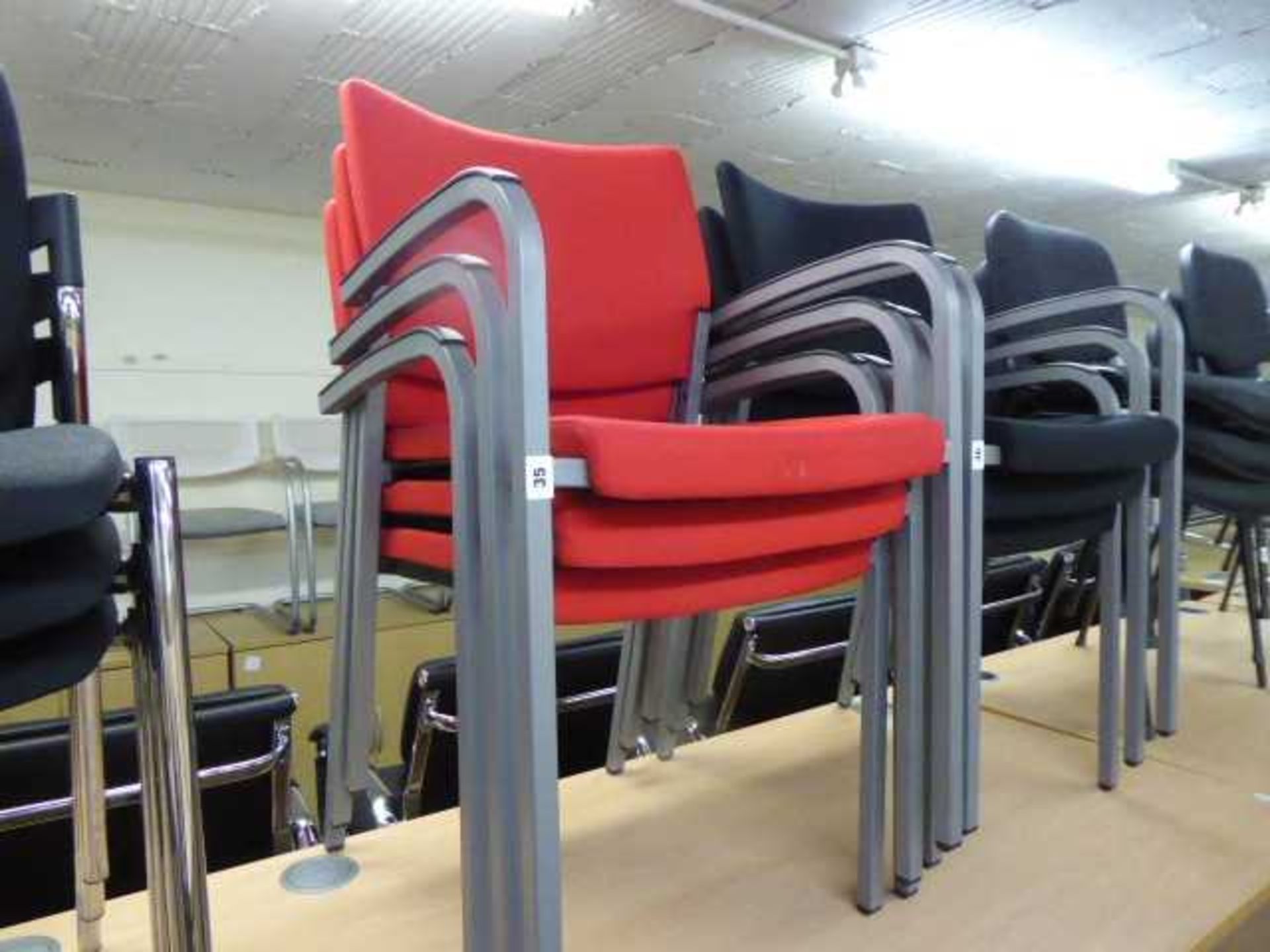 Set of 3 Faefe red cloth stacking chairs