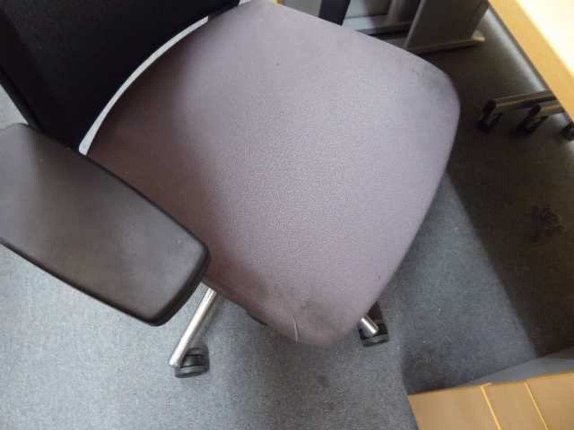 2 Verco black mesh and grey cloth swivel armchairs - Image 3 of 3