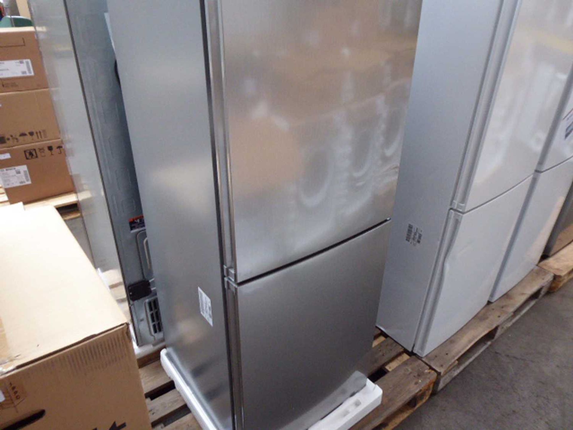 +VAT KGN39VLEAGB - Bosch - Free-standing fridge-freezer - Image 2 of 4