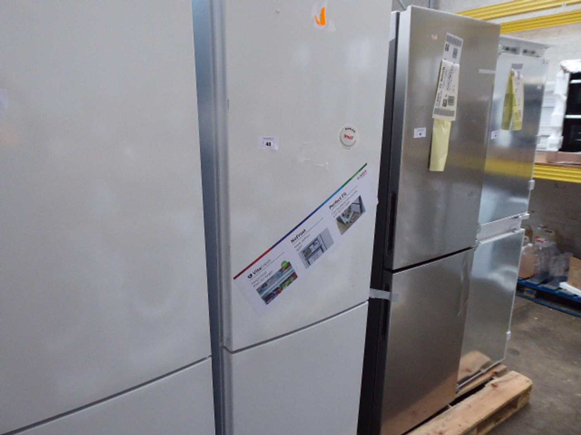 +VAT KGN39VWEAGB - Bosch - Free-standing fridge-freezer - Image 2 of 4