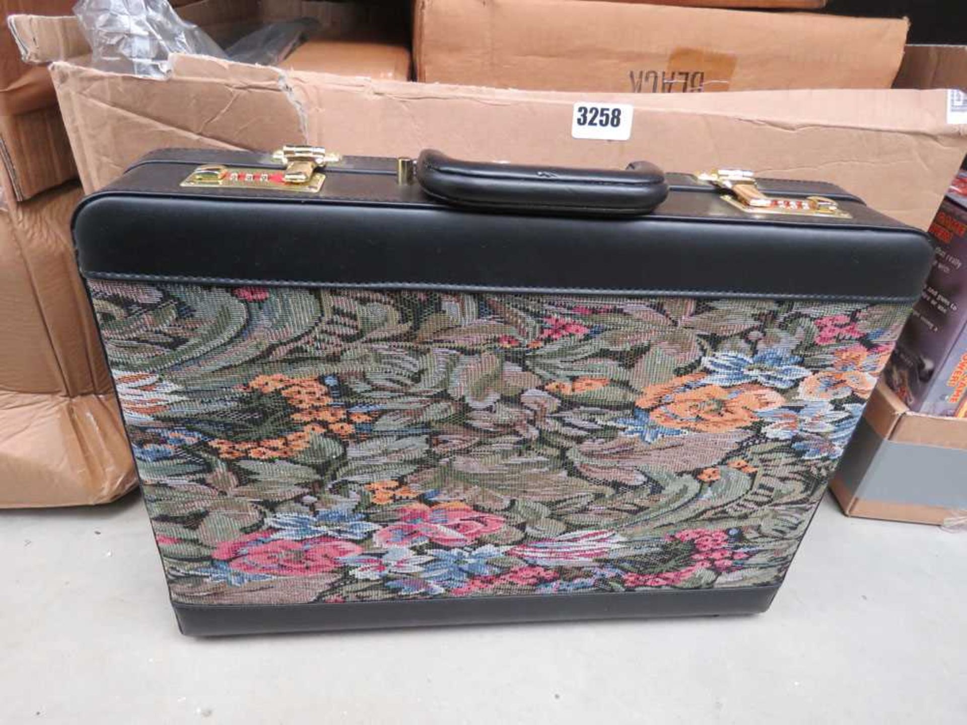 Box containing briefcases - Image 2 of 2