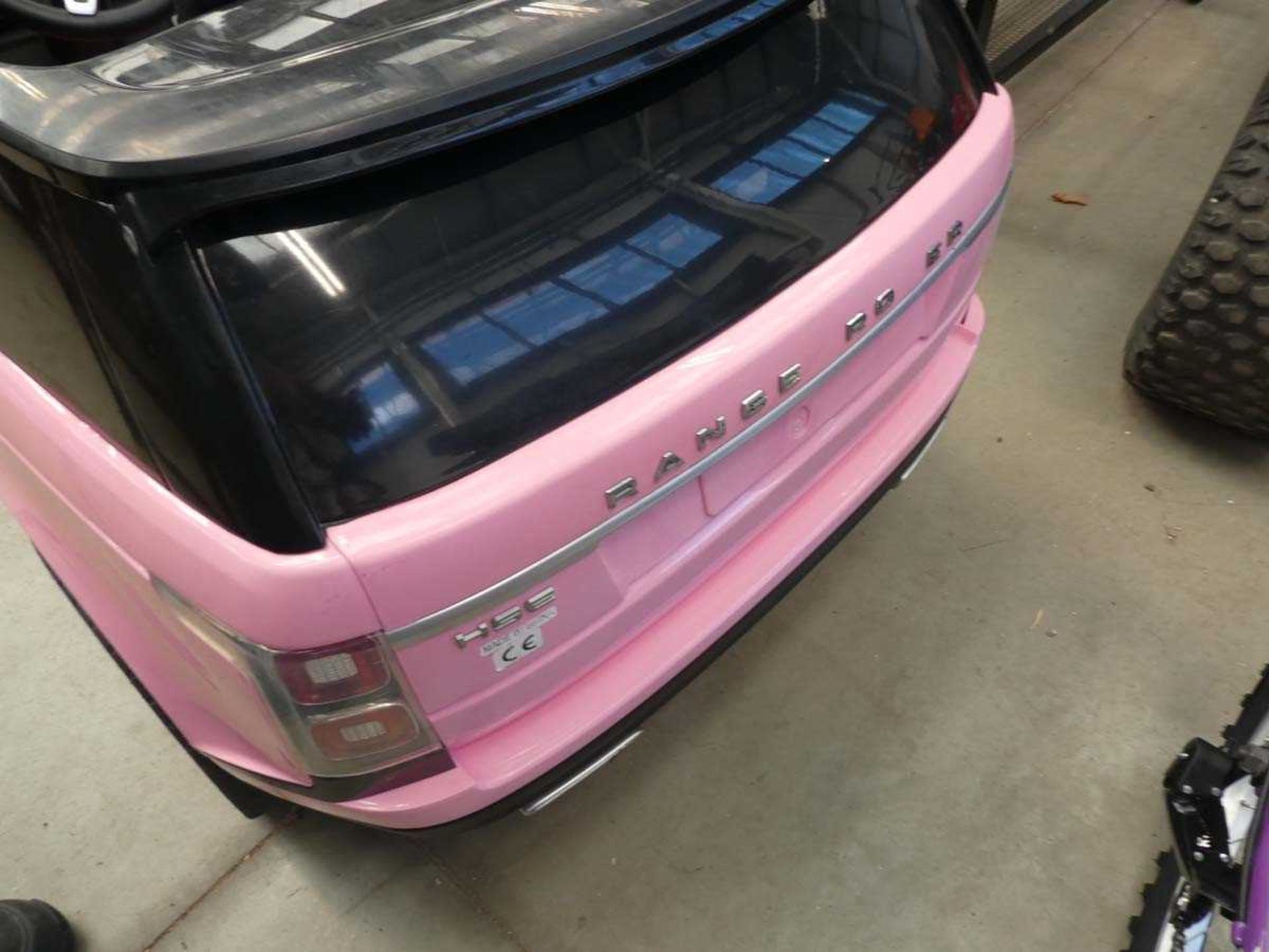 Pink electric powered child's Range Rover - Image 4 of 4