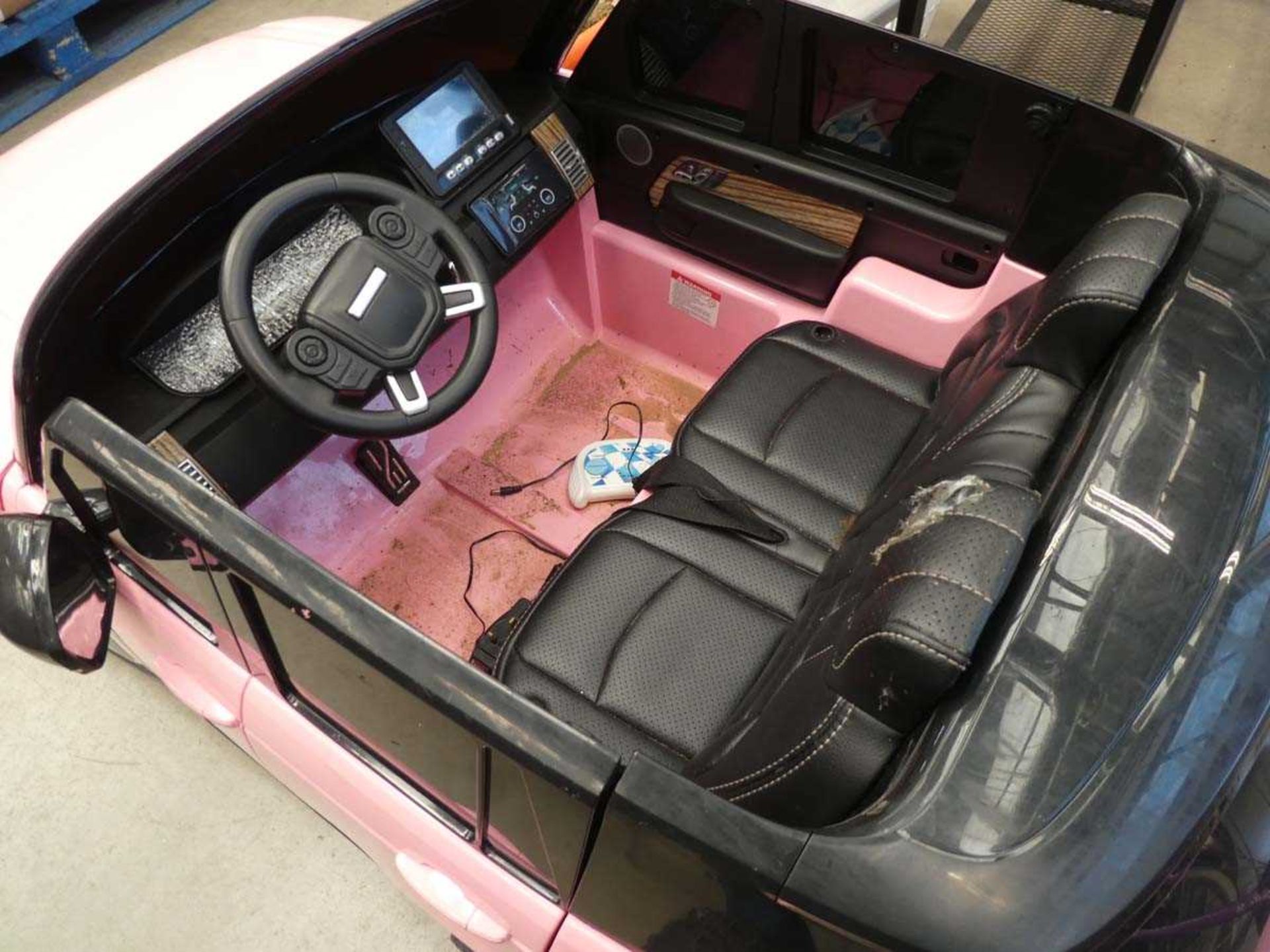 Pink electric powered child's Range Rover - Image 3 of 4