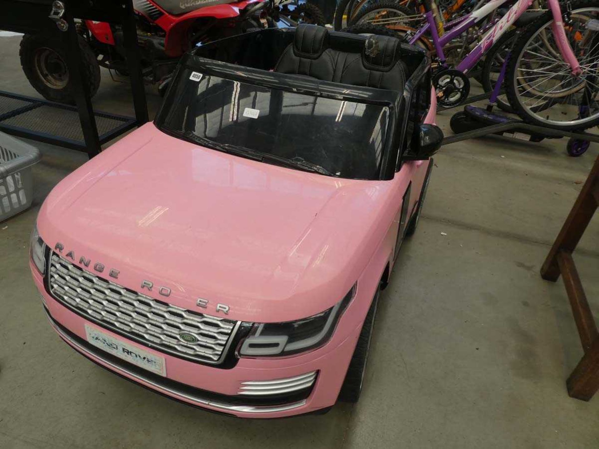 Pink electric powered child's Range Rover - Image 2 of 4