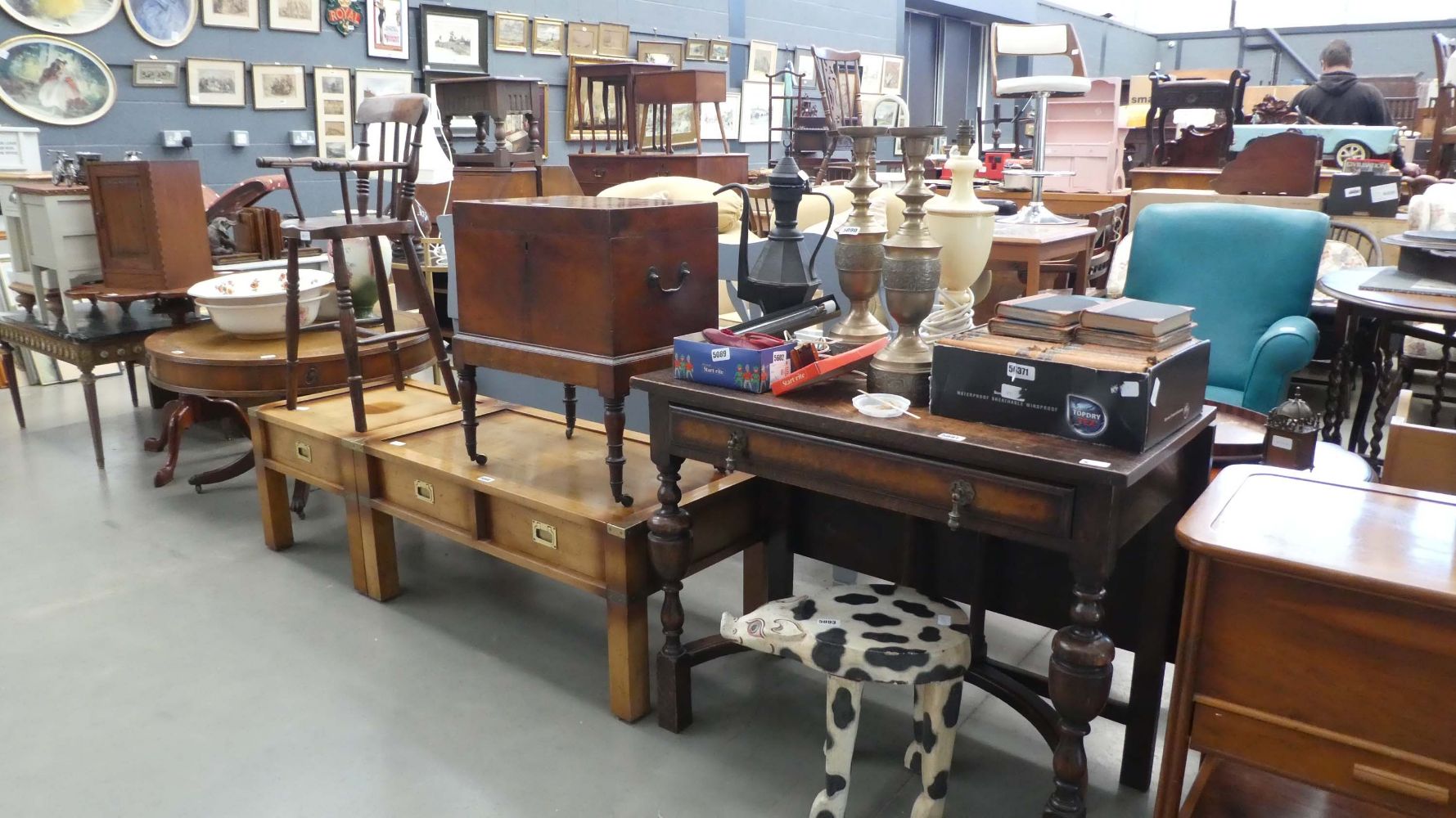 Saleroom 5 Furniture & Effects