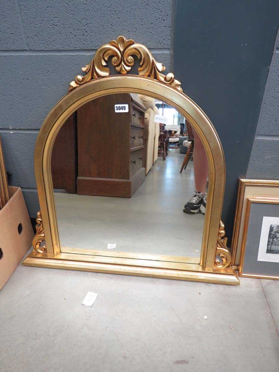 Dome-topped mirror in gilt frame