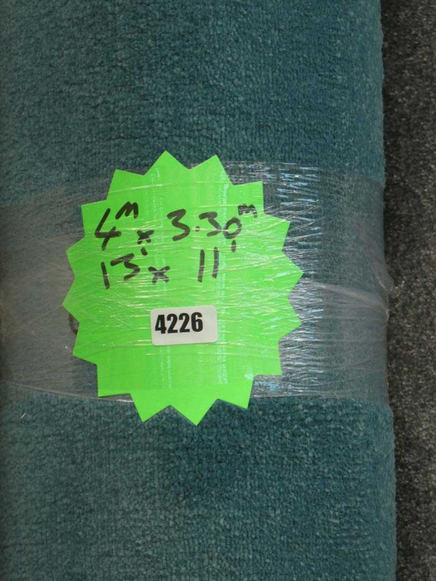 Roll of approx 4m x 3.3m of teal carpet - Image 2 of 2