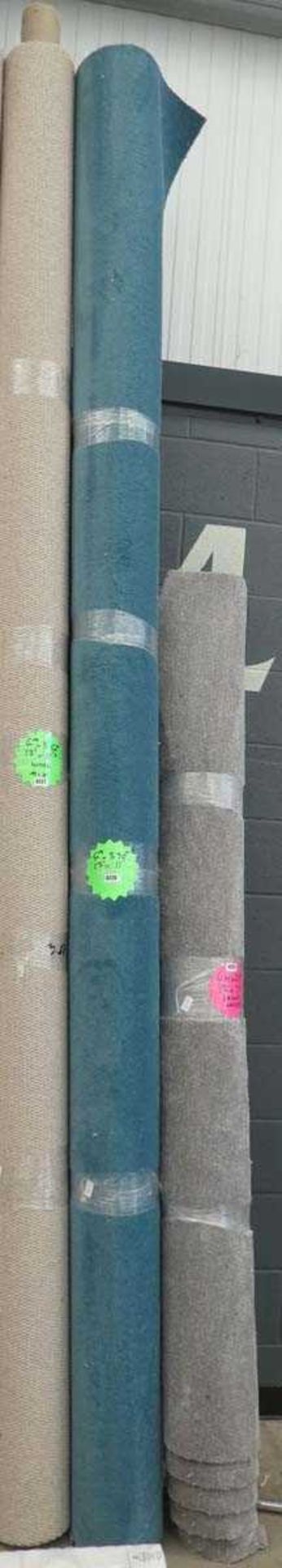 Roll of approx 4m x 3.3m of teal carpet