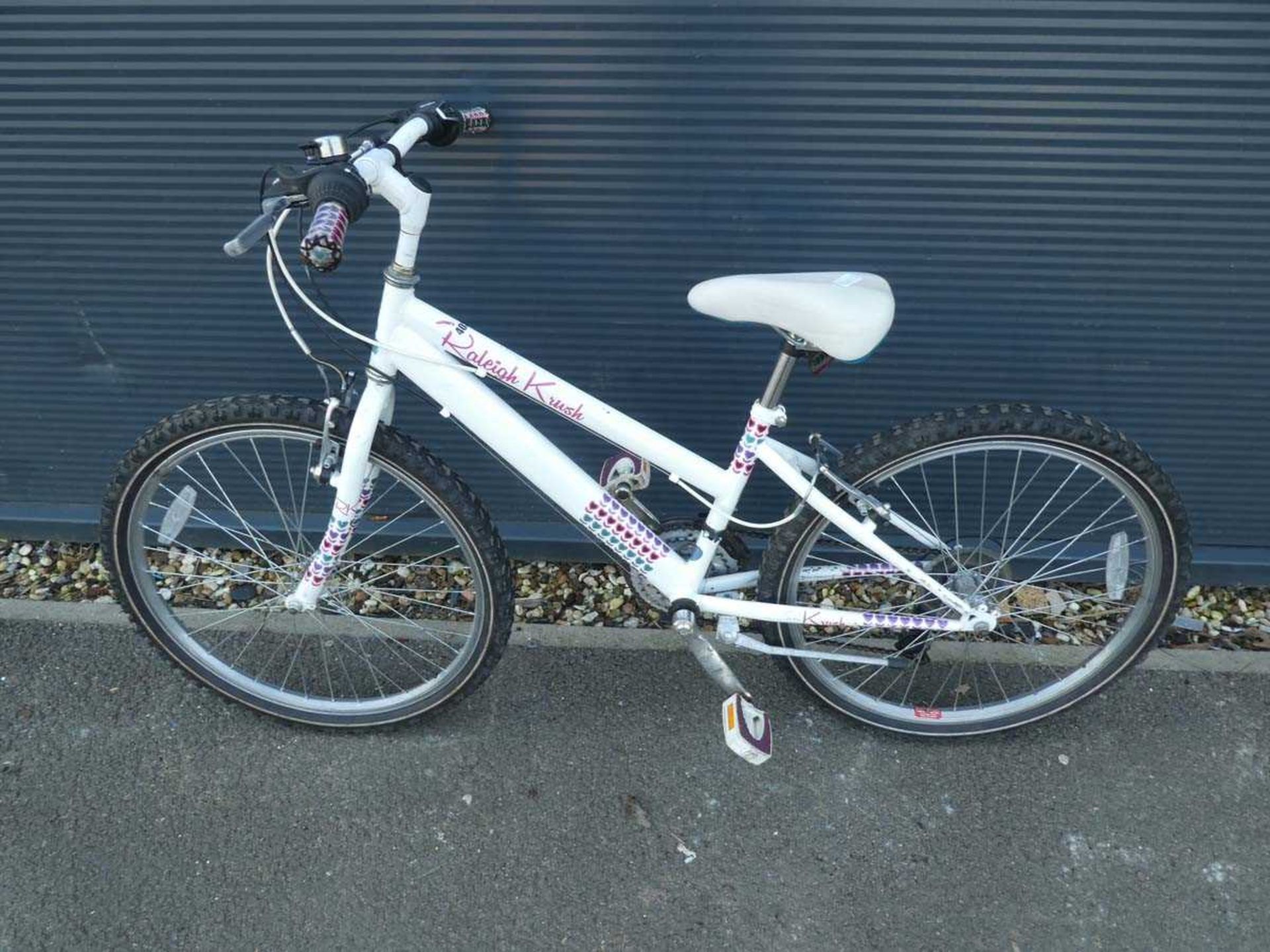 White Raleigh Crush girls bike