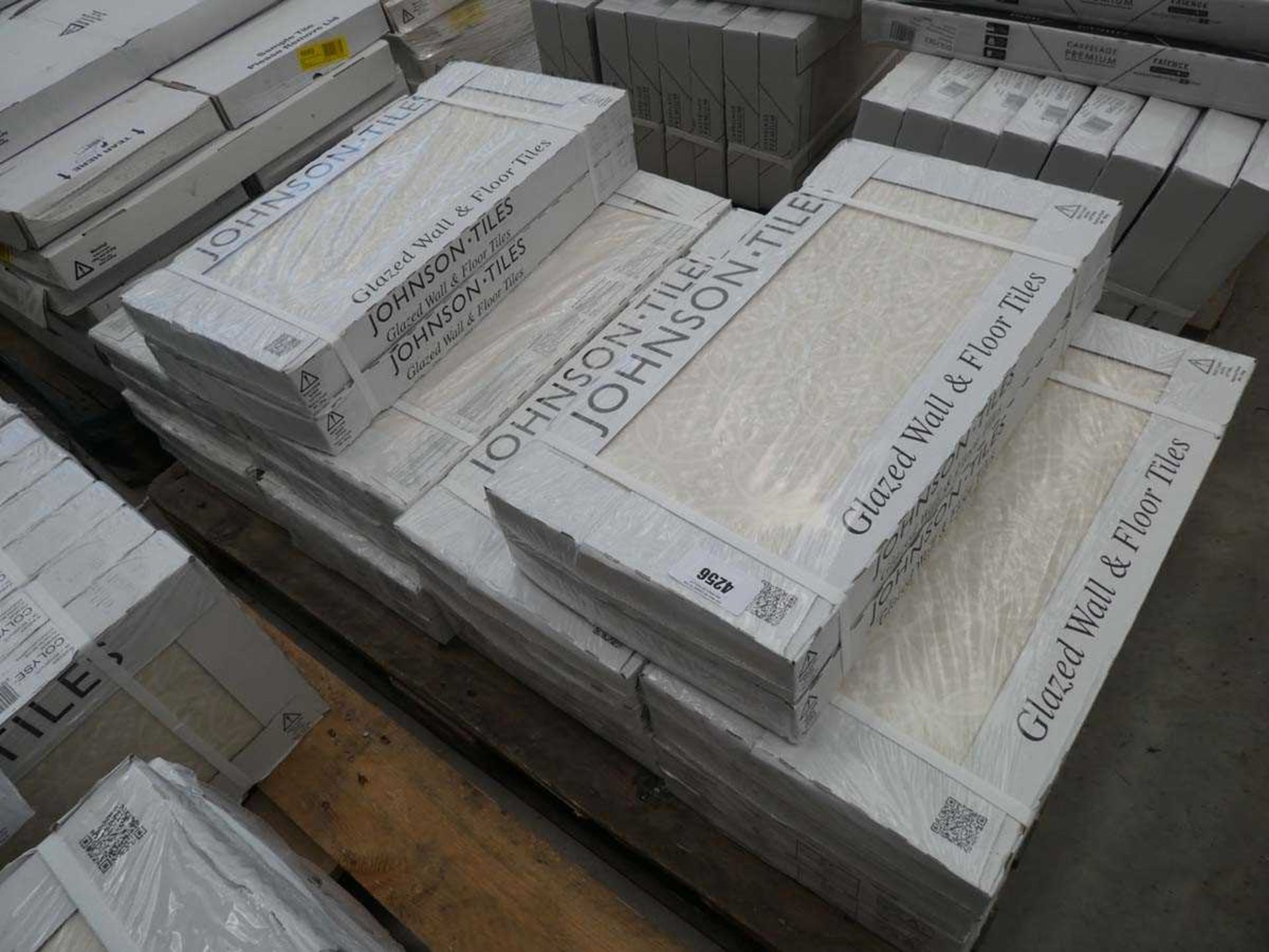 +VAT Pallet of 20 boxes of 5 Decor Colysee Beige/M2 Rosace 30cm x 60cm tiles (18sq.m)