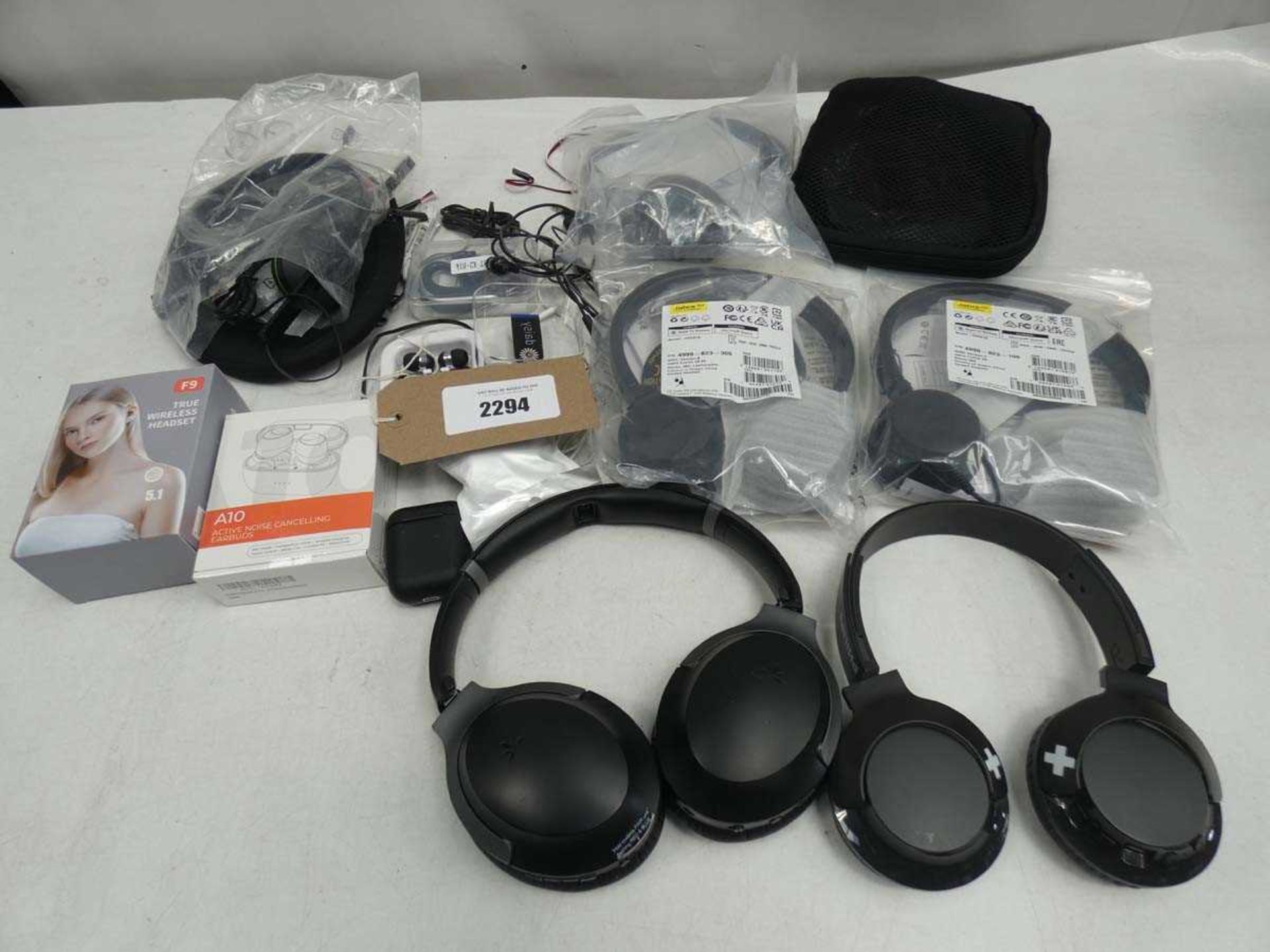 +VAT Bag containing wireless earphones, headsets and earphones