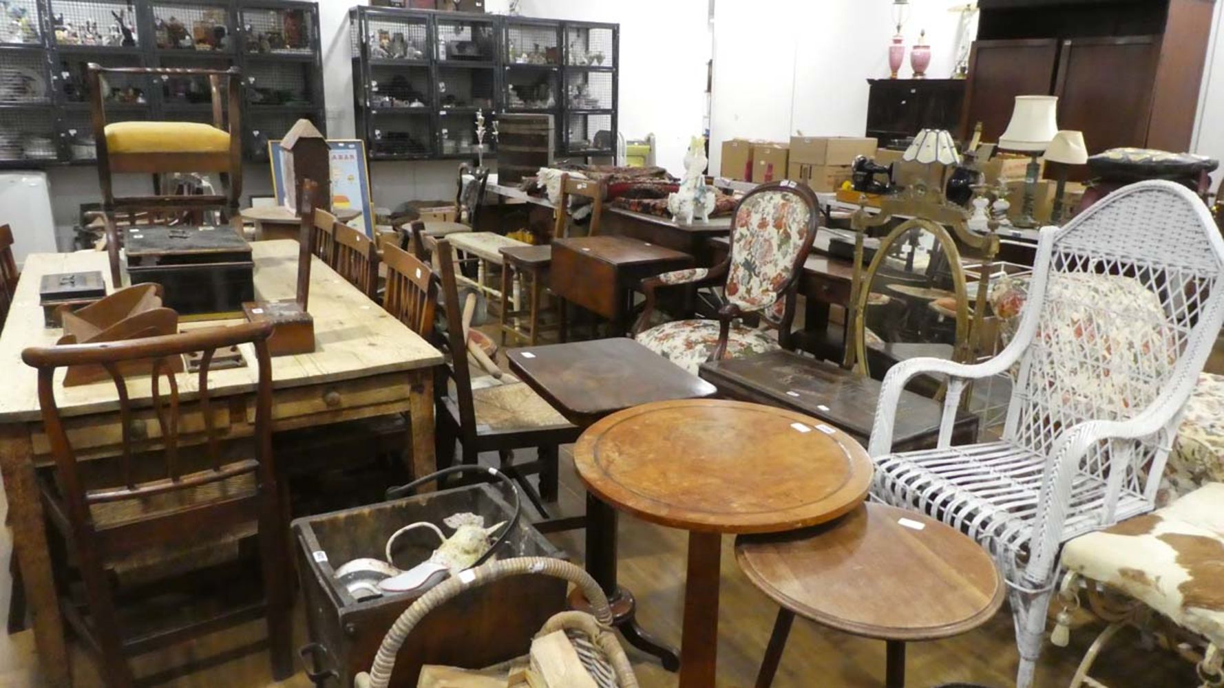 Saleroom 5 Furniture & Effects