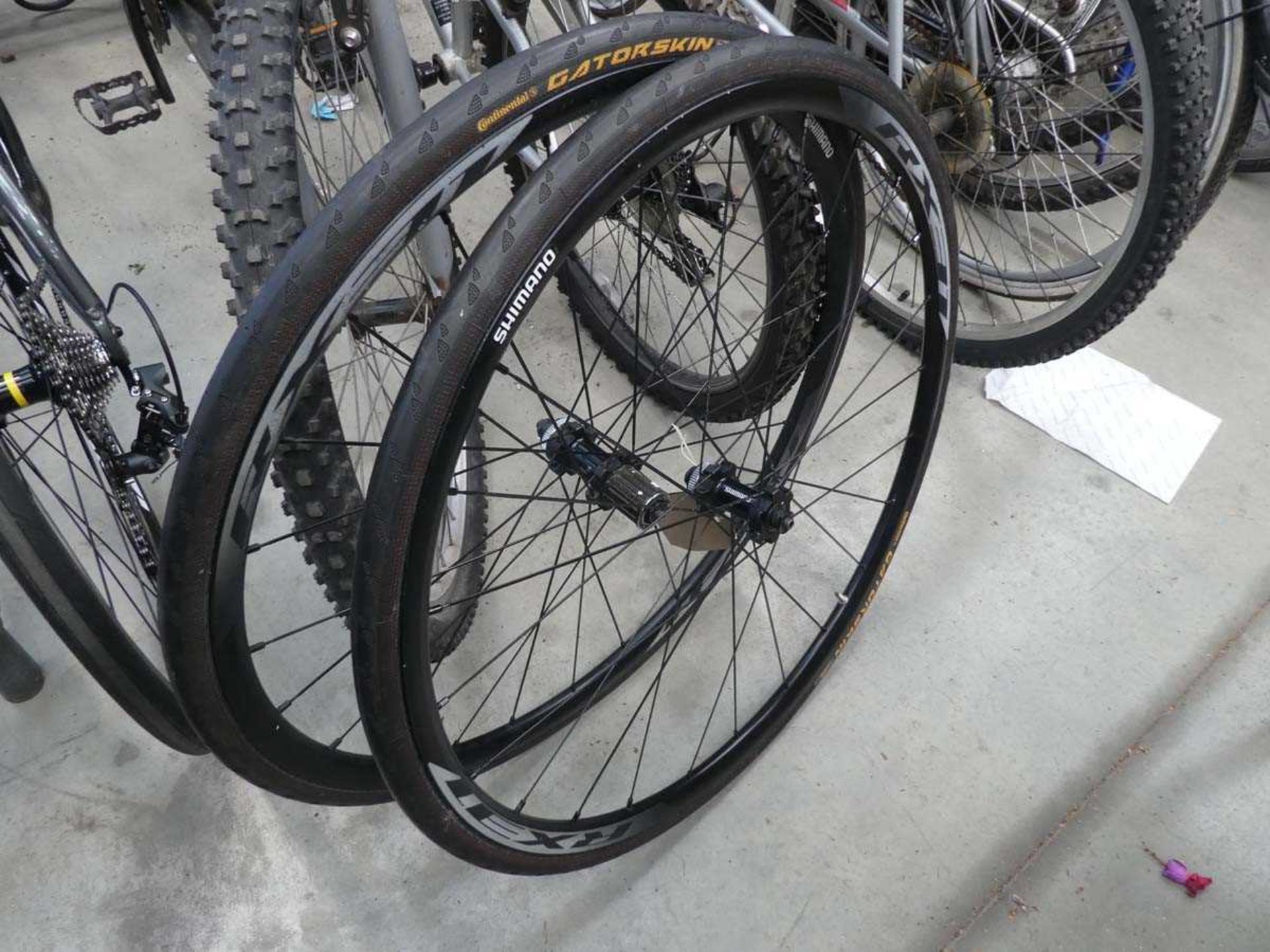 +VAT 2 Shimano bike wheels/tyres