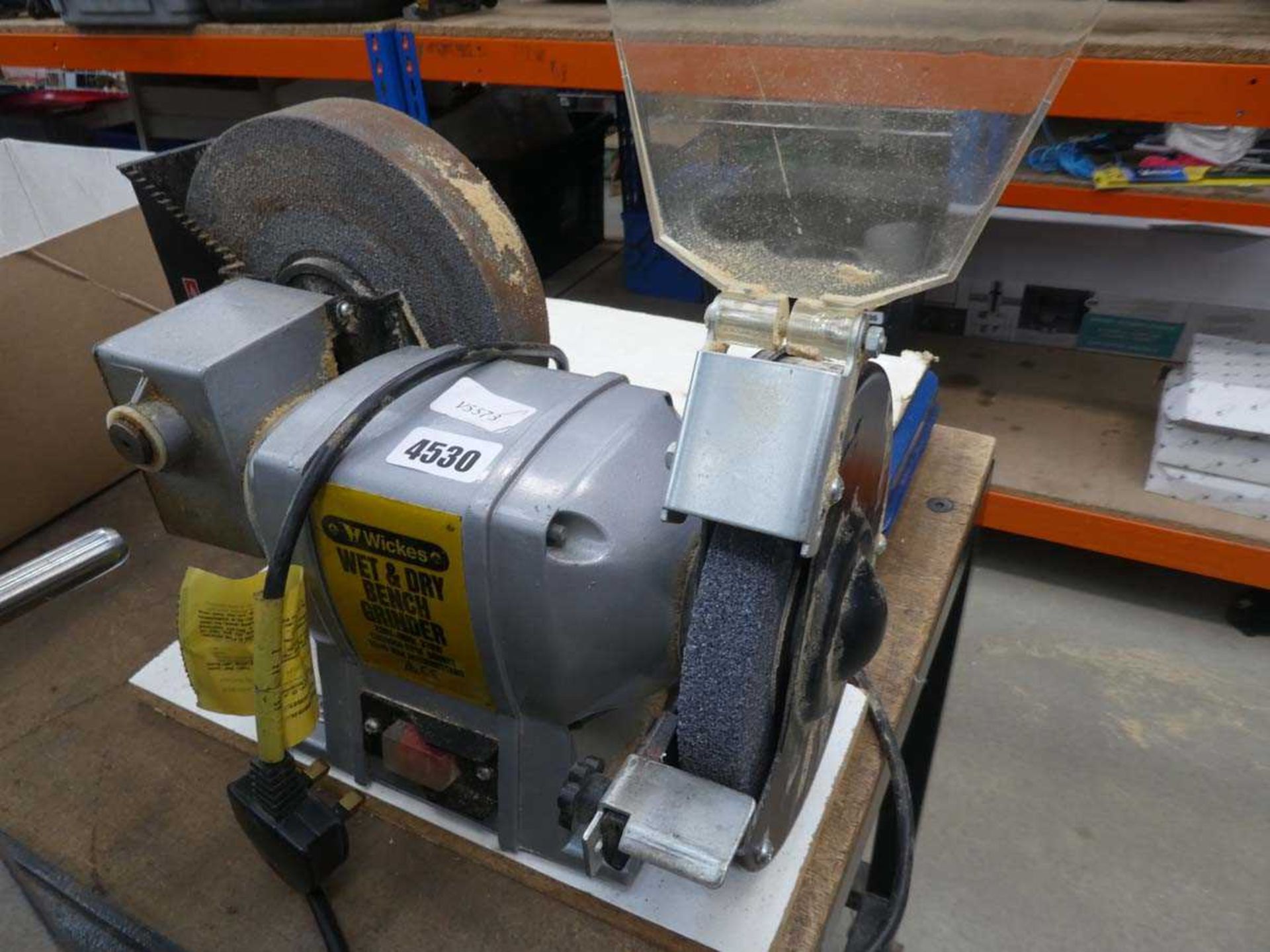 Wet and dry bench grinder