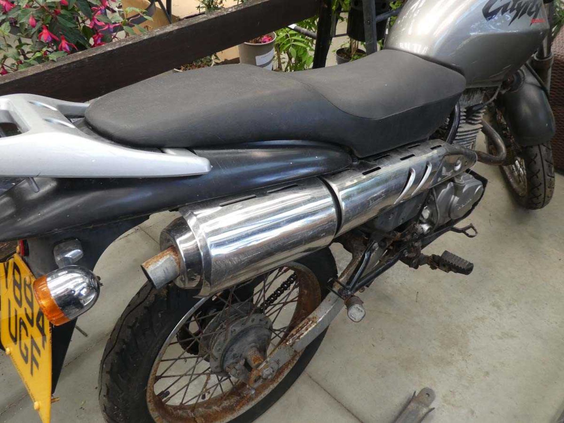 Y894 UGF Honda City Fly 124cc petrol motorcycle in black, with V5 and key - Image 3 of 3