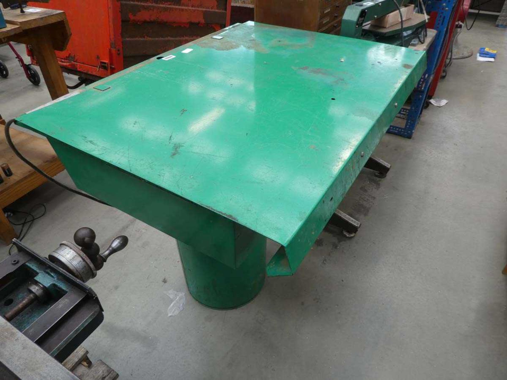 Green oil parts cleaning tank