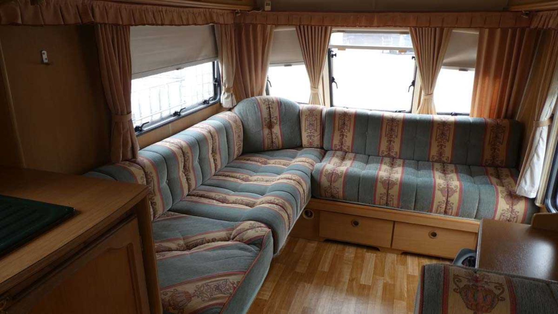 Abi Award Morningstar 18ft touring caravan, 4-5 berth with cooker, refrigerator, WC, shower, - Image 4 of 12