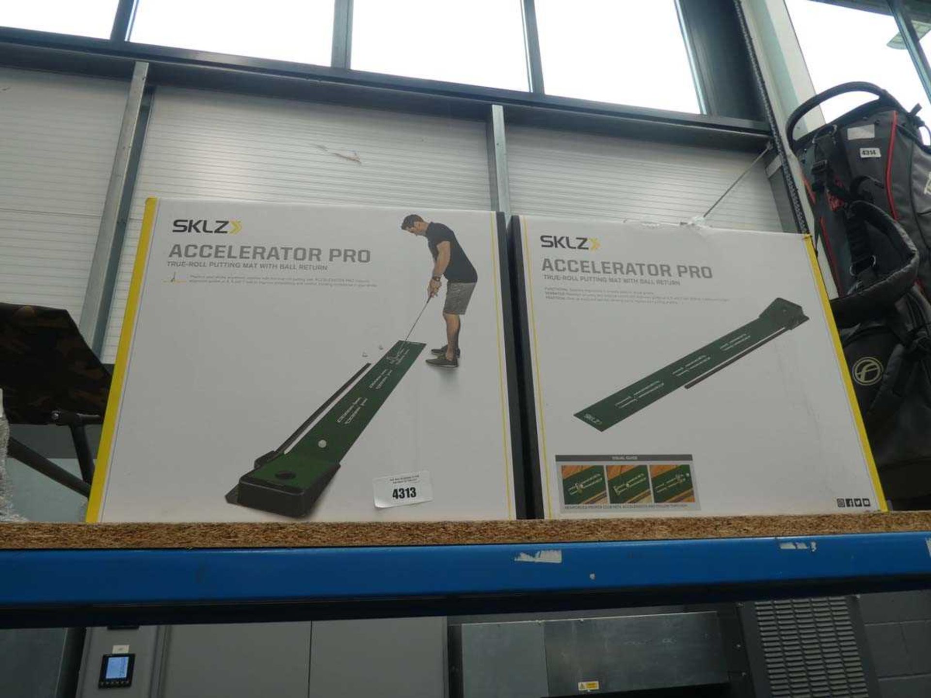 +VAT 2 SKLX Accelerator Pro golf mats