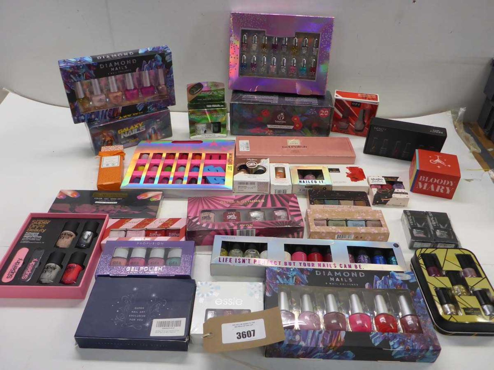 +VAT Selection of box set nail varnishes, gels etc including Beetles, Essie, O.P.I, Sanctuary, Super